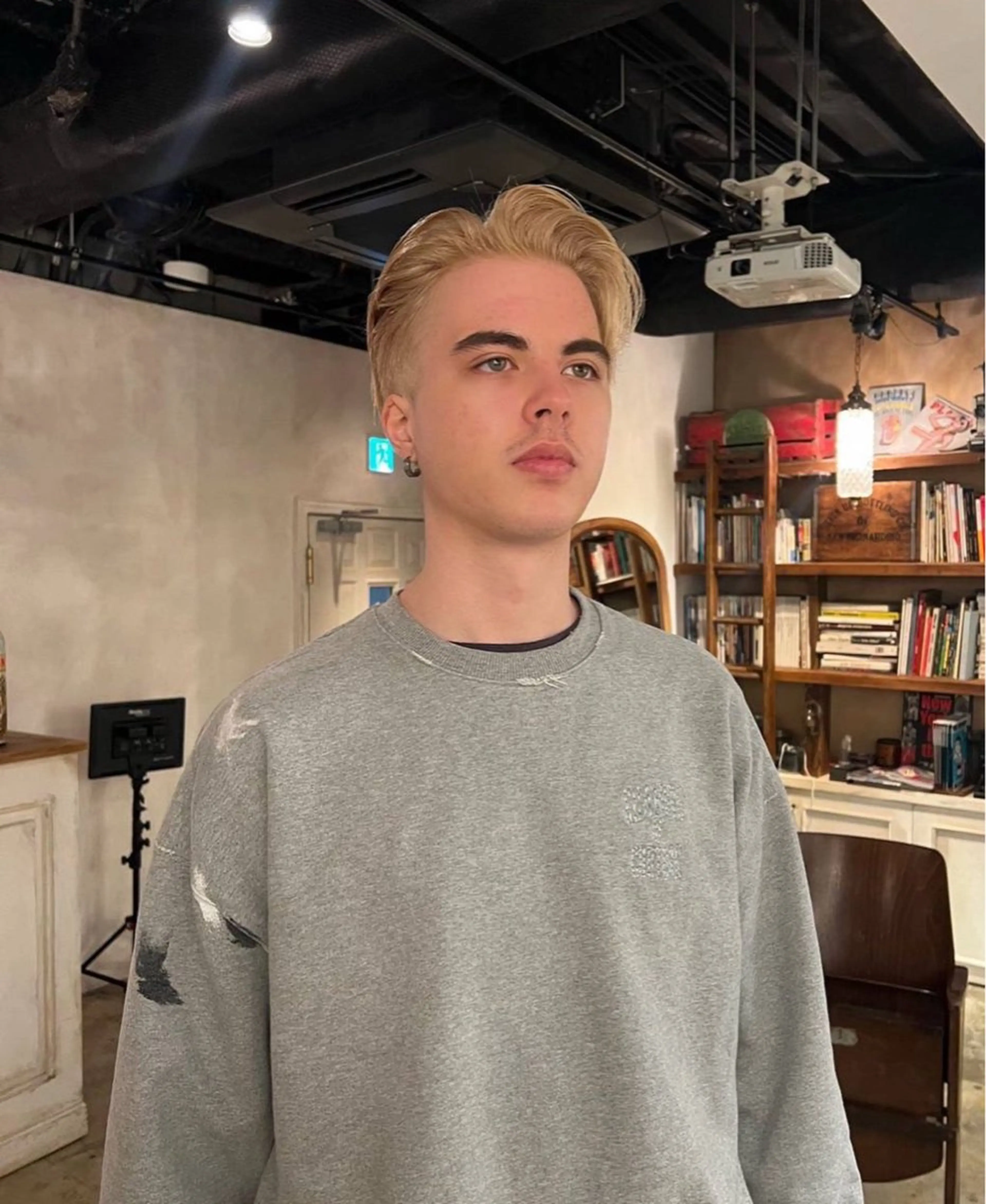 ショート カラー ベージュカラー ブリーチ カット ヘアカラー さくらい まりこのヘアスタイル