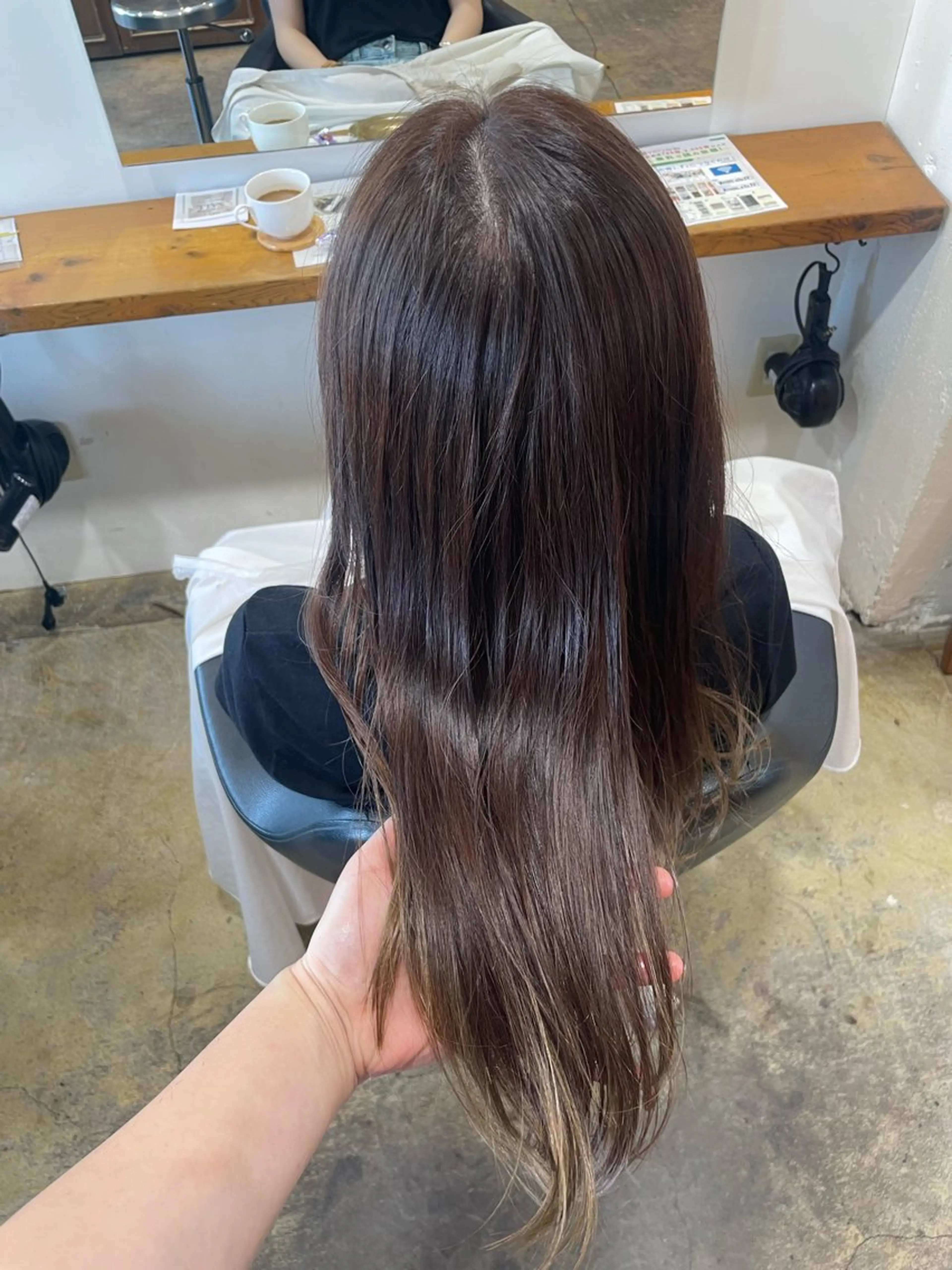 セミロング カラー ブラウンカラー モカブラウン カット ヘアカラー トリートメント MIOベージュカラー 柔らかいカラーのヘアスタイル