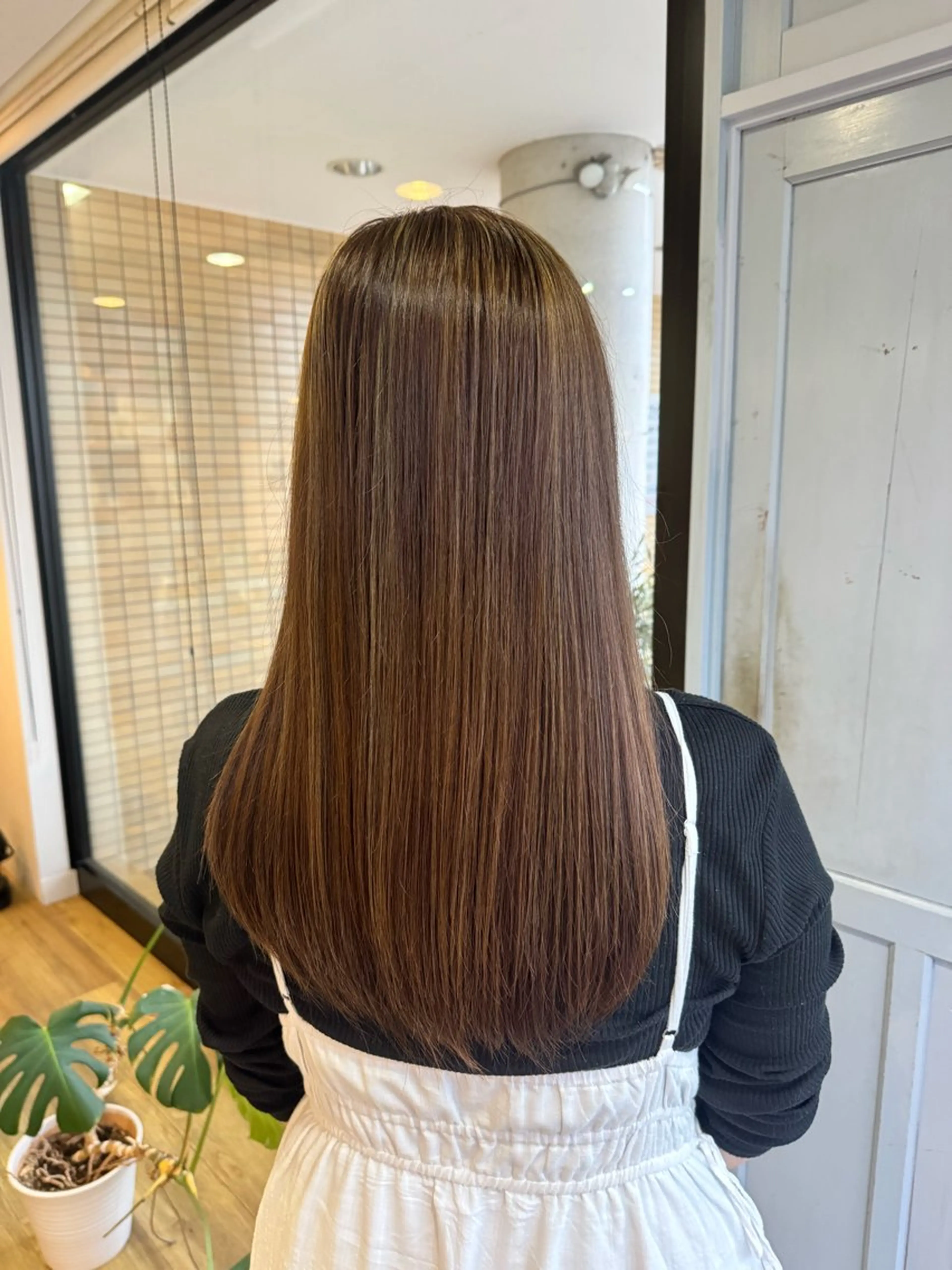 ロング カラー ベージュカラー ハイライトカラー オリーブベージュ ハイライト ヘアカラー トリートメント ツキダテ ユイのヘアスタイル