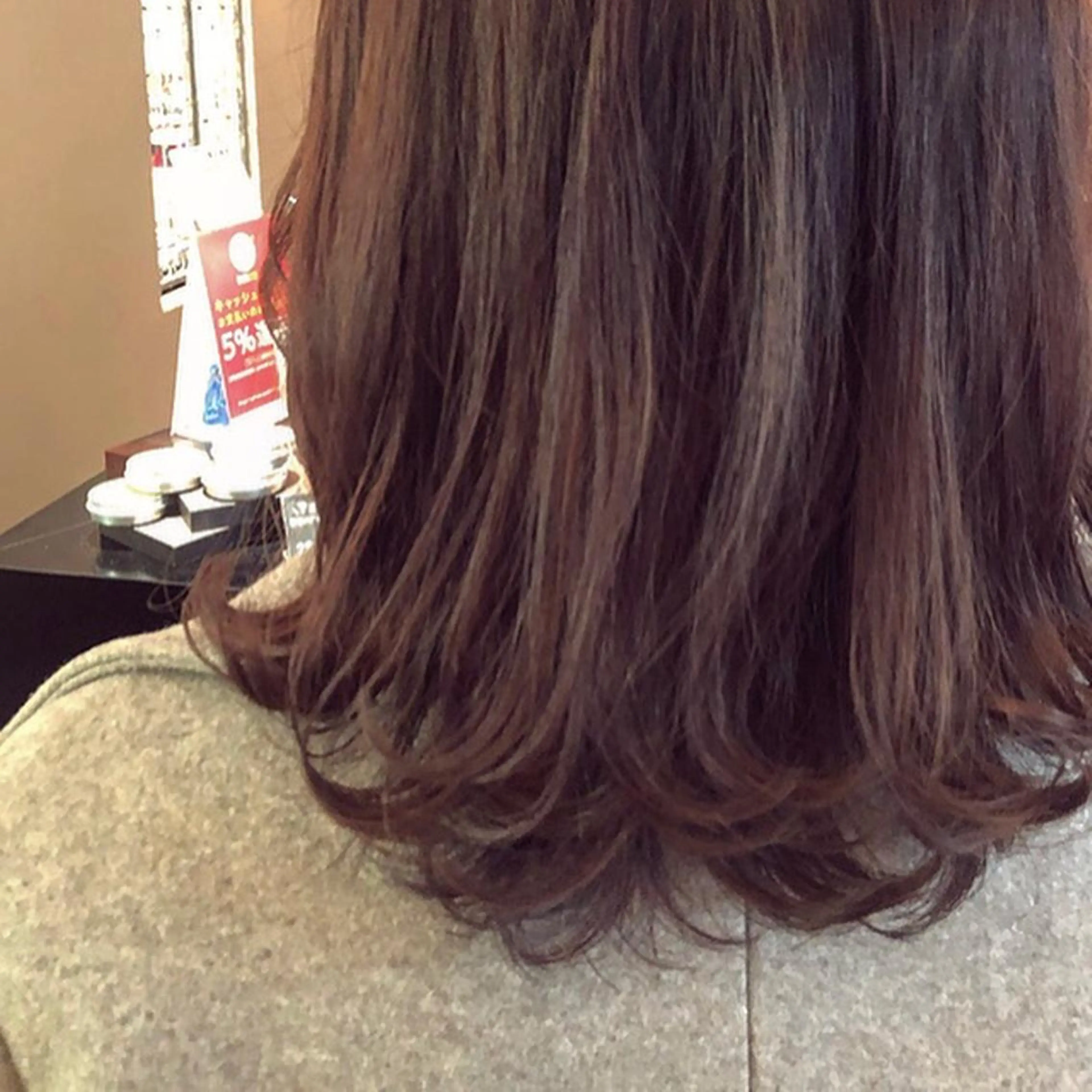 ミディアム カラー ブラウンカラー ラベンダーカラー ラベンダーブラウン レイヤーカット ローレイヤー レイヤーカット🎀 kanaのヘアスタイル
