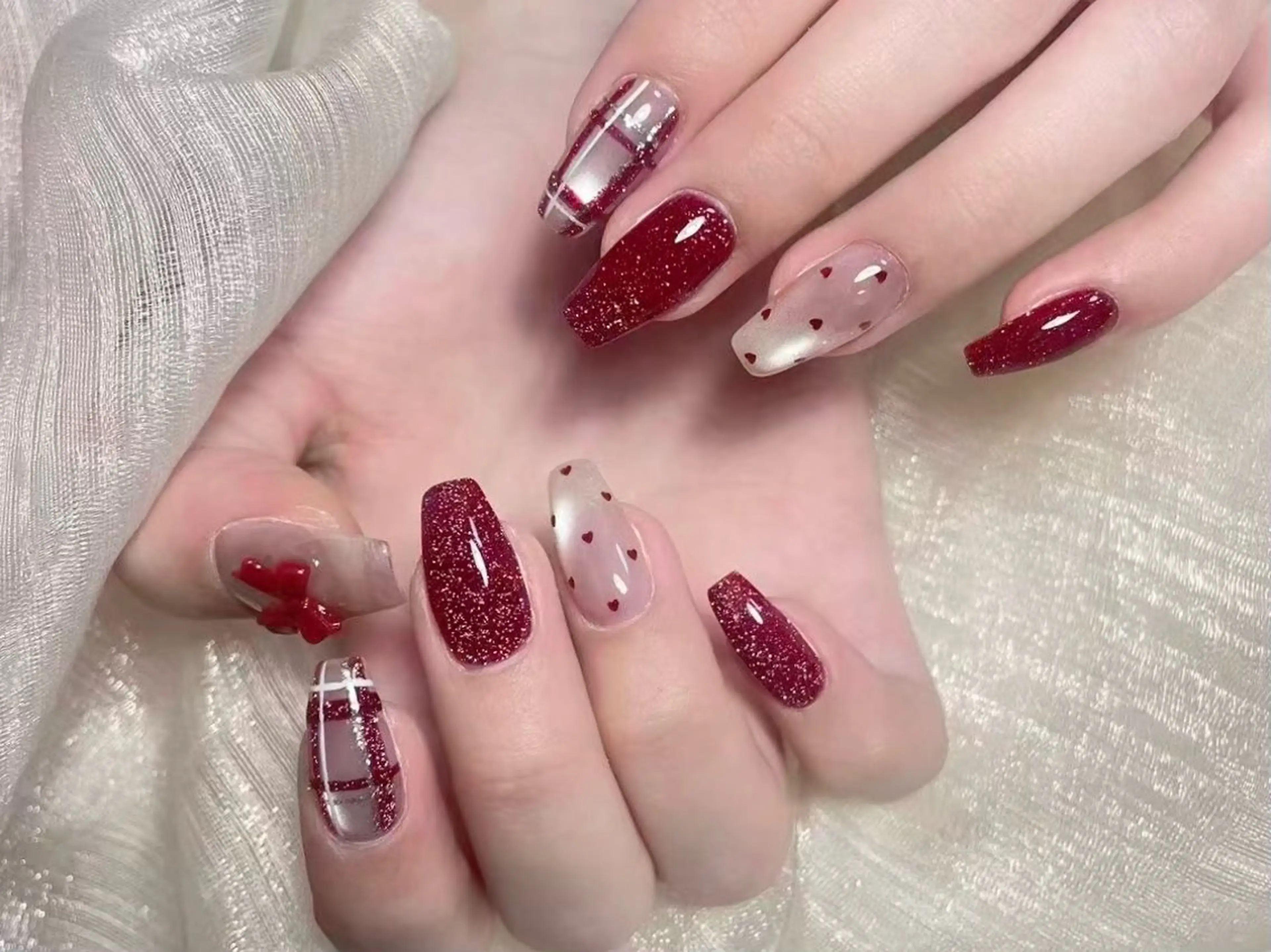 ネイル オーロラネイル フレンチネイル ジェルネイル ガラスフレンチ 韓国ネイル ハンドネイル ハンドケア Nail Jolieのネイルデザイン
