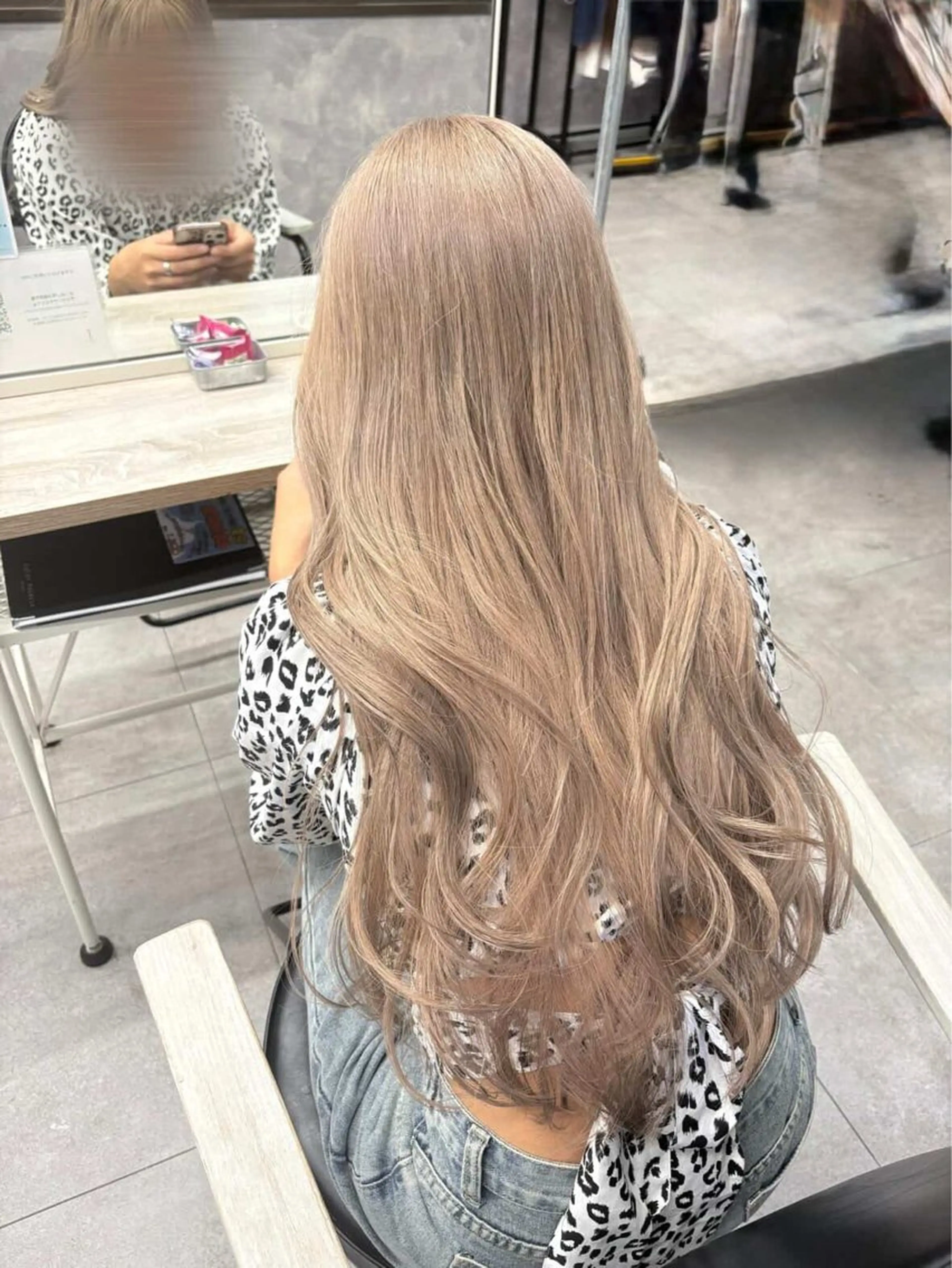 ロング カラー サトウ ユメリのヘアスタイル
