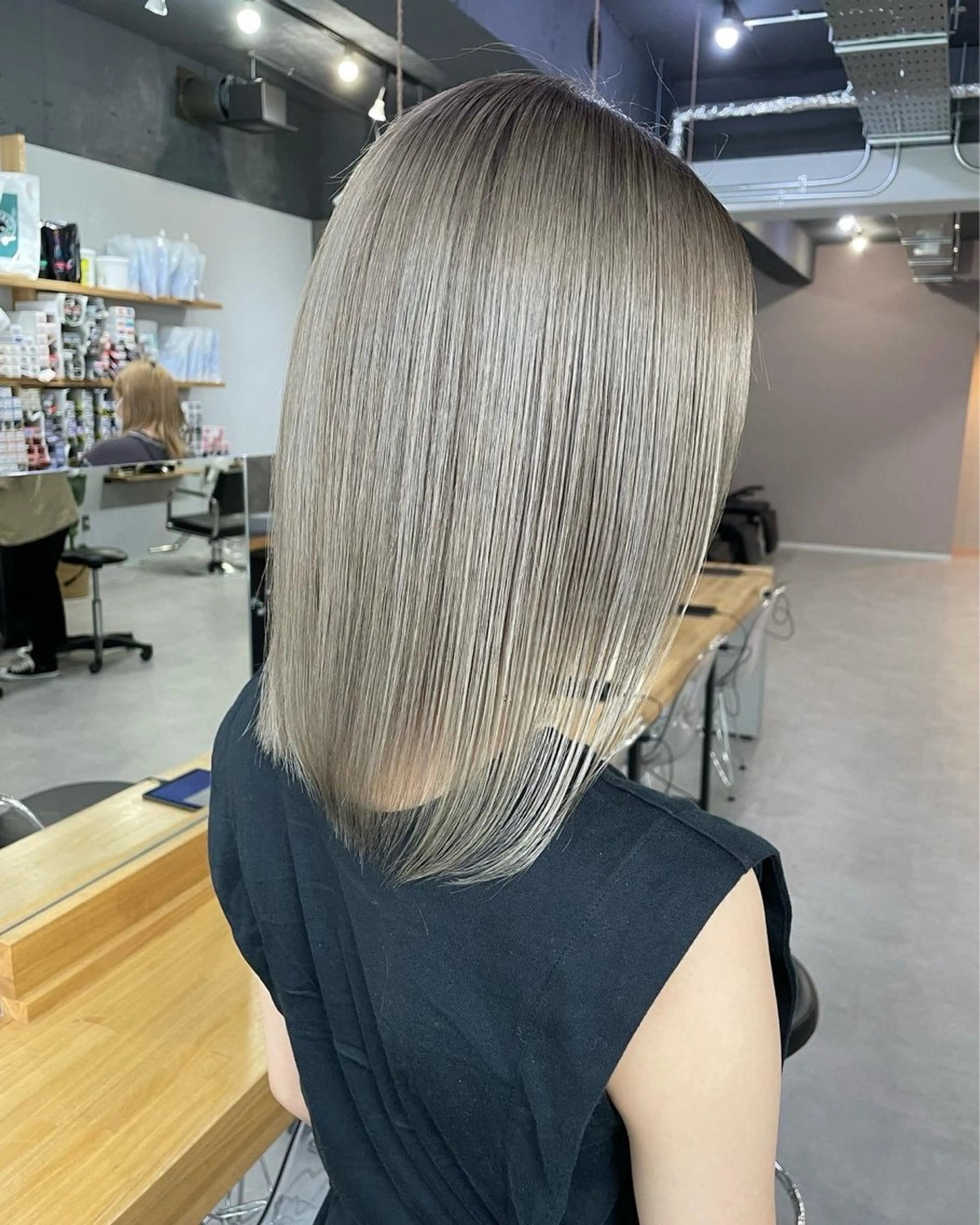 ミディアム カット ヘアカラー トリートメント ミディアムレイヤー カット/ハイライトのヘアスタイル