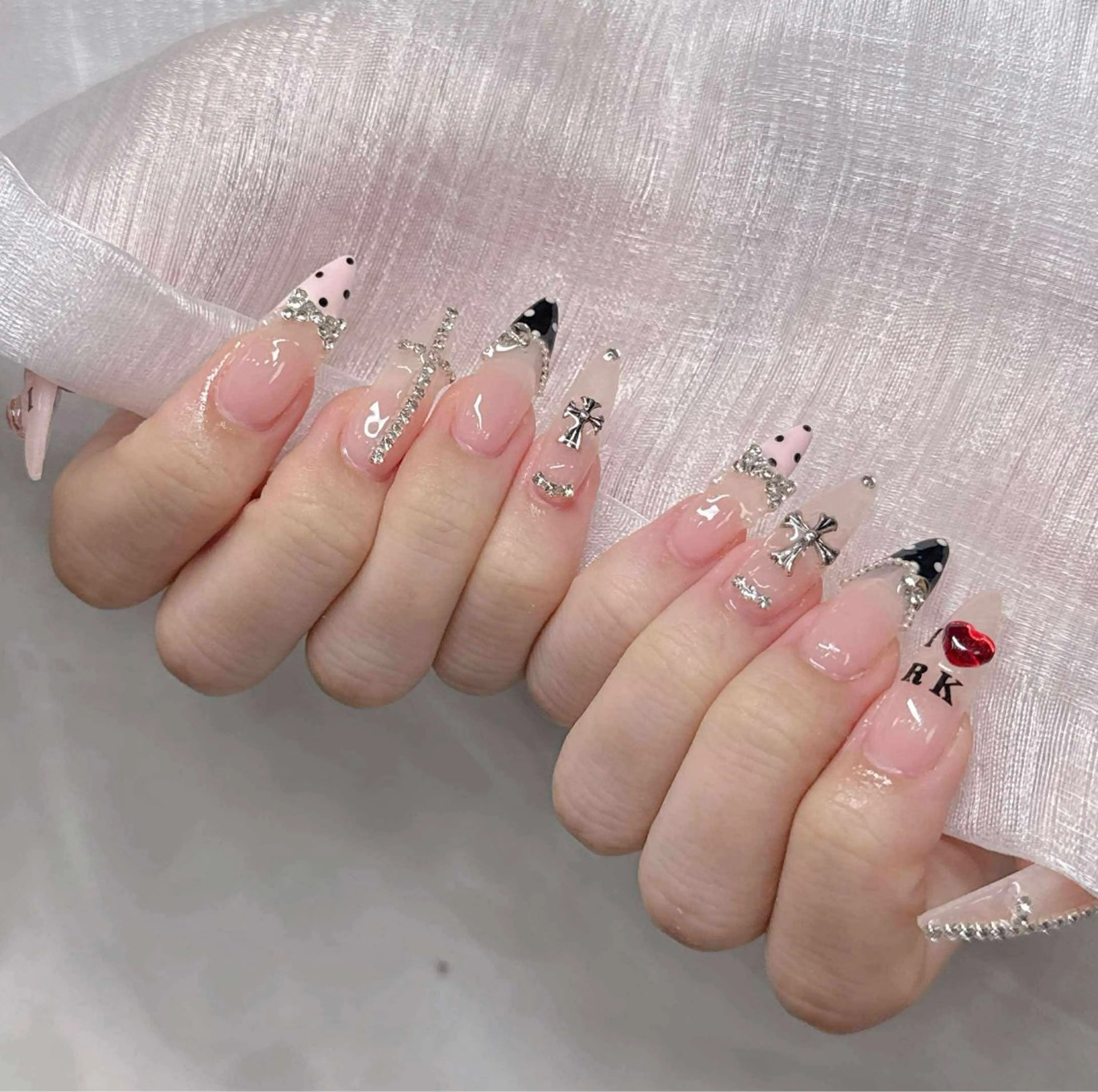 ネイル 長さ出し グラデーション 卒業式 キラキラネイル マグネットネイル ハンドネイル Lee Nailsのネイルデザイン