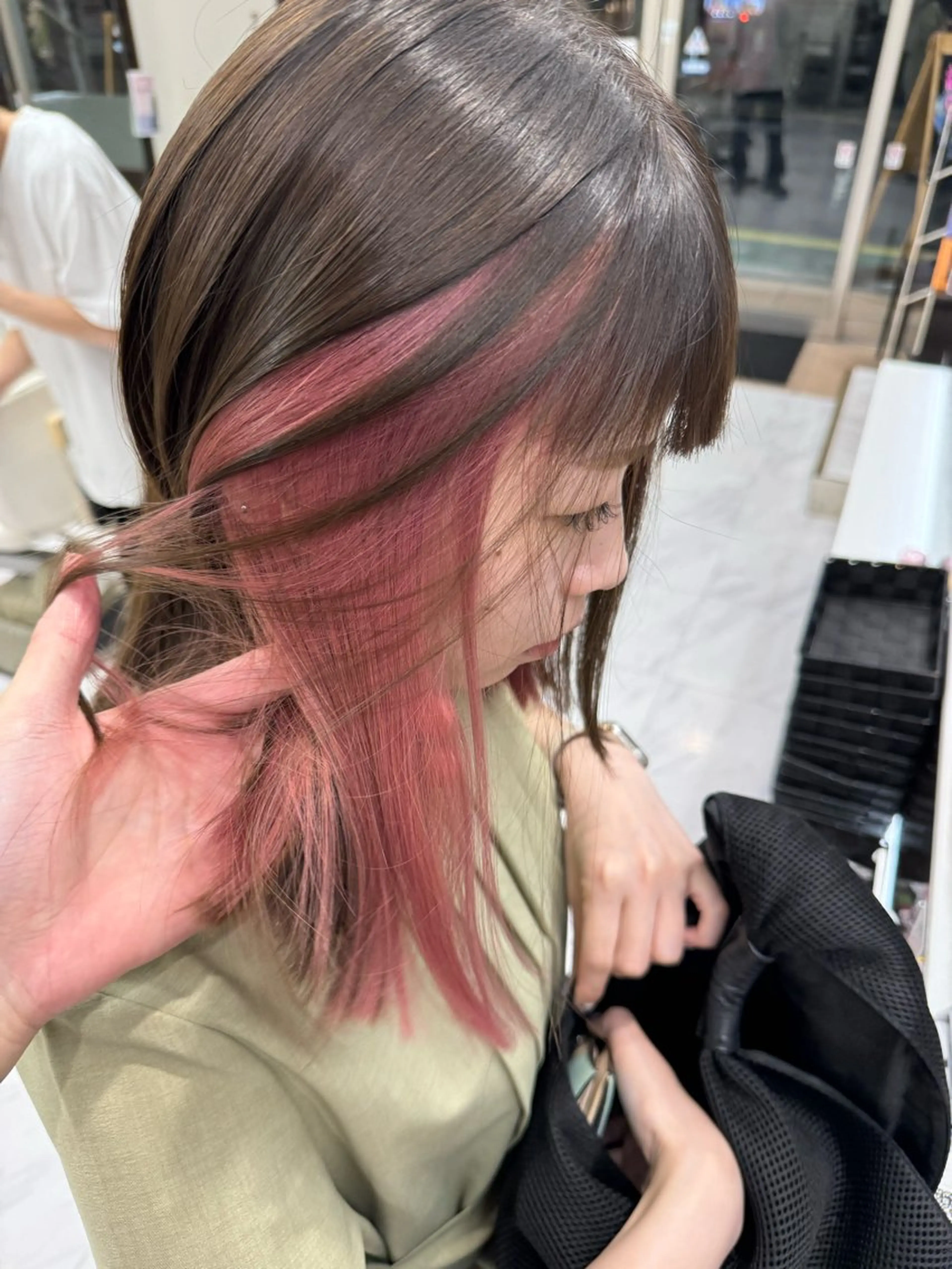 ミディアム カラー ヘアアレンジ 切りっぱなしボブ ミストバング ブリーチ ブラウンカラー デザインカラー カット ヘアカラー トリートメント 目黒 碧人のヘアスタイル