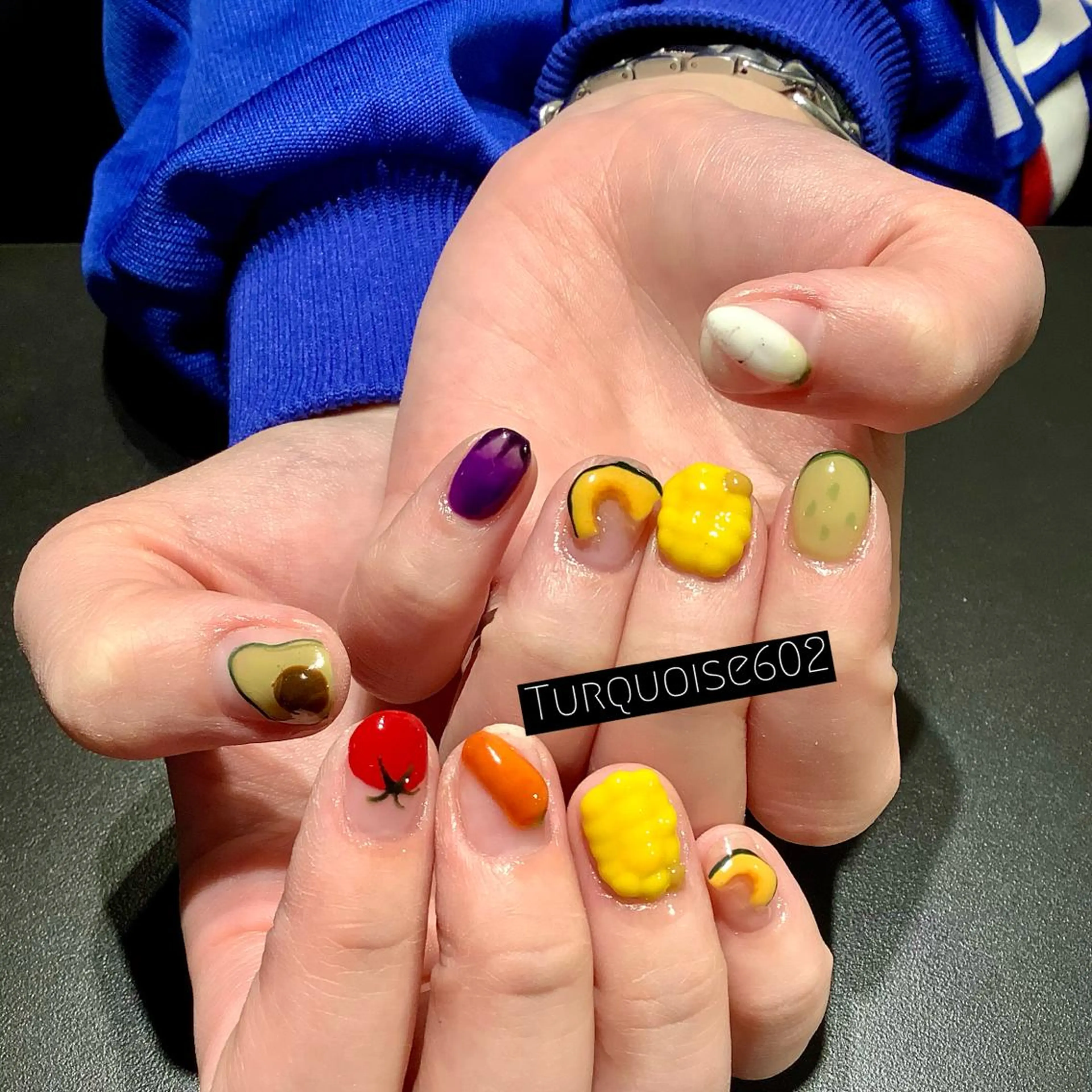 ネイル ハンドネイル 個性派ネイルサロン 💅🏼ターコイズのネイルデザイン