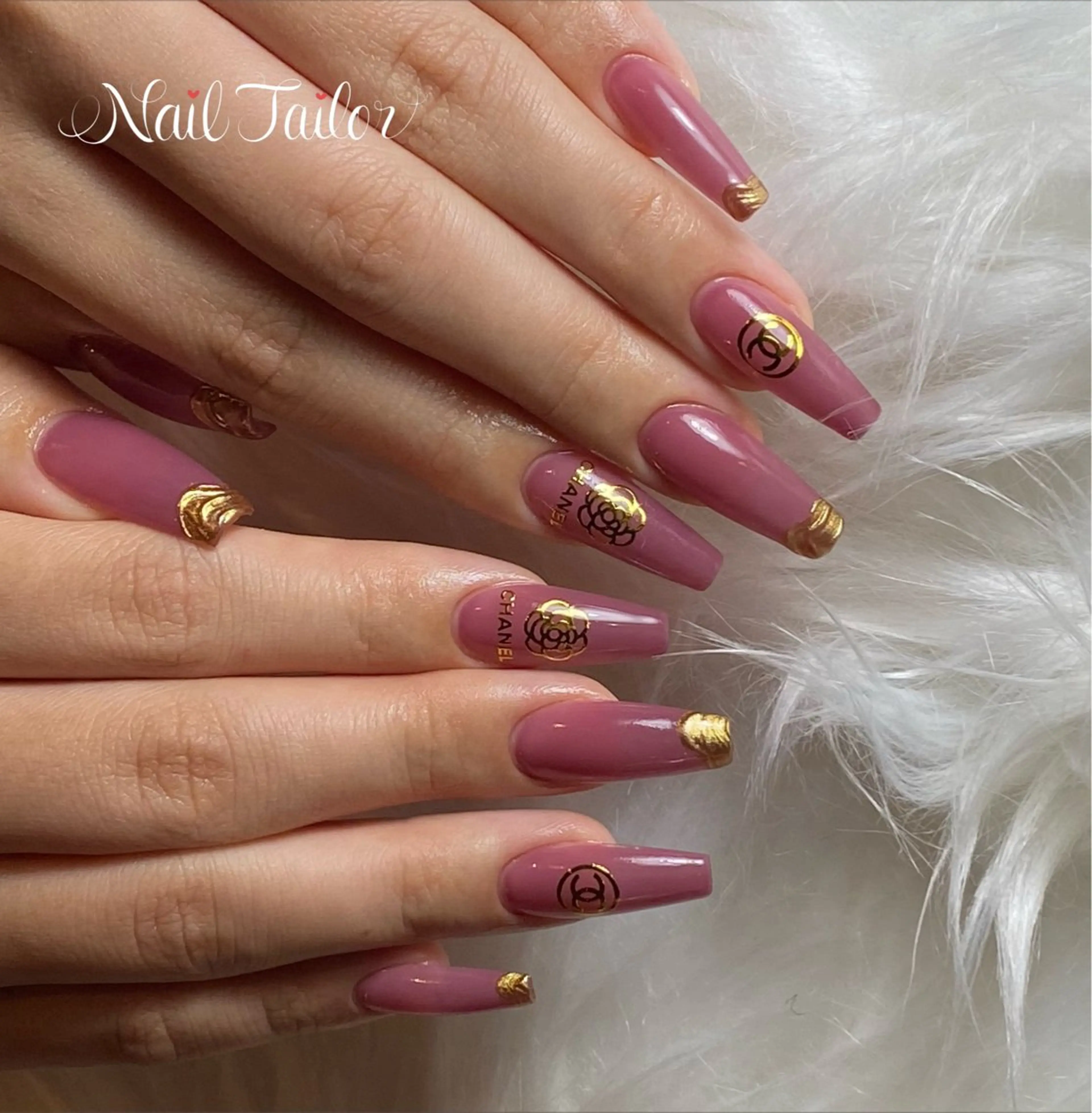 ネイル 長さ出し フレンチネイル ゴールド ロングネイル ミラーネイル NailTailor ネイルテイラーのネイルデザイン