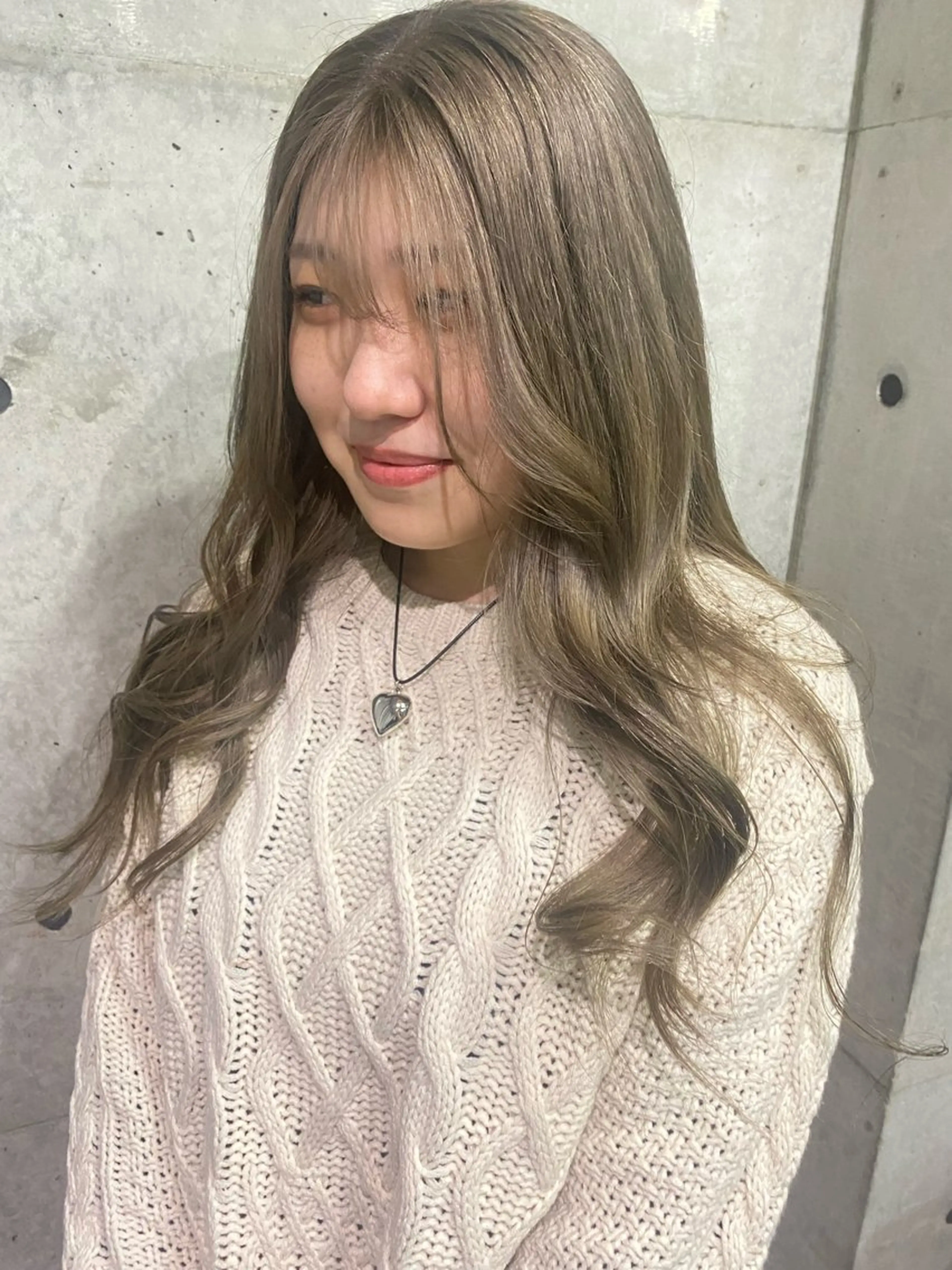 ロング カラー グレージュ ミルクティーグレージュ 増井 彩乃のヘアスタイル