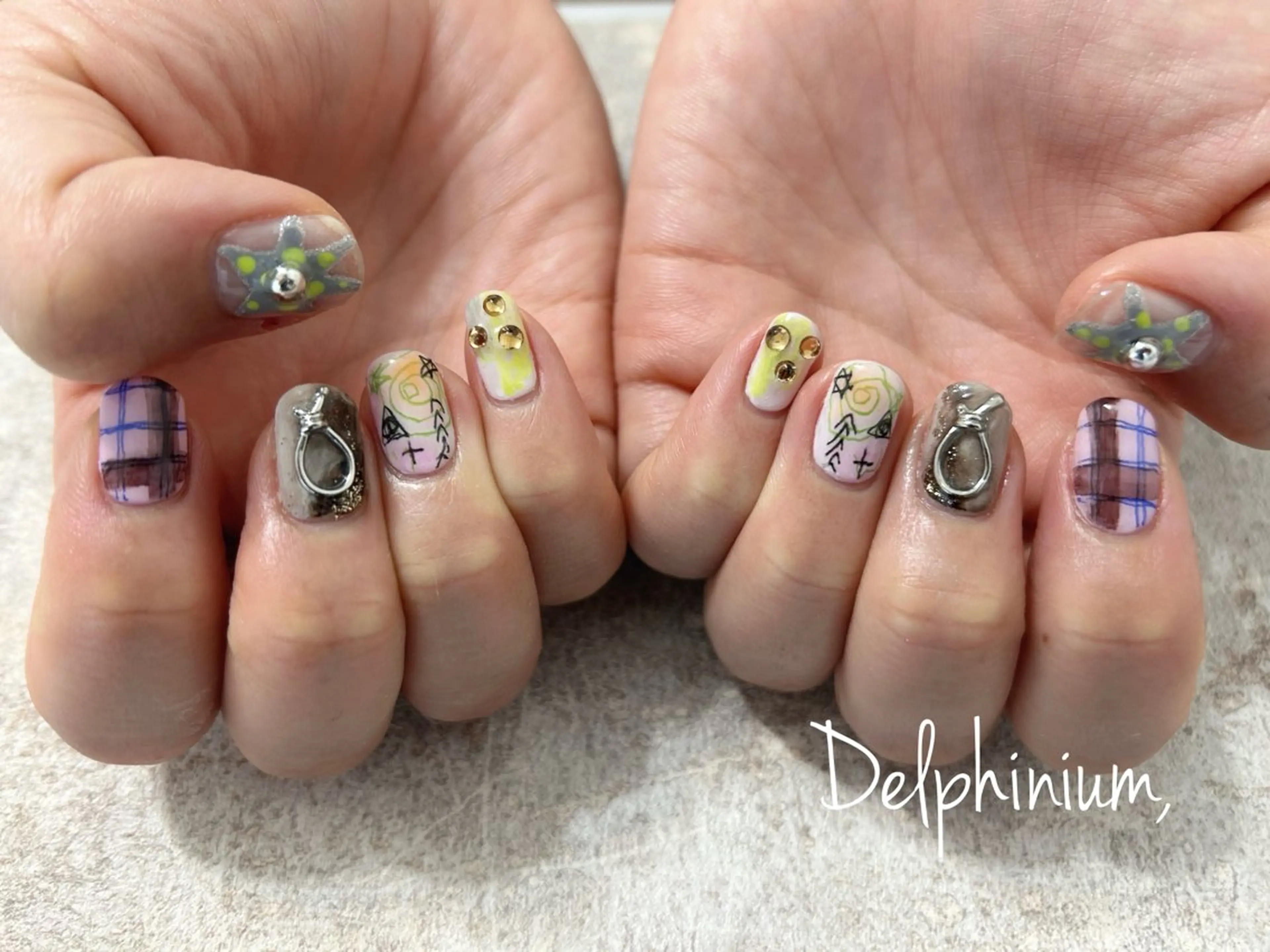 ネイル アートネイル ジェルネイル パラジェル ハンドネイル 岡本 友恵のネイルデザイン