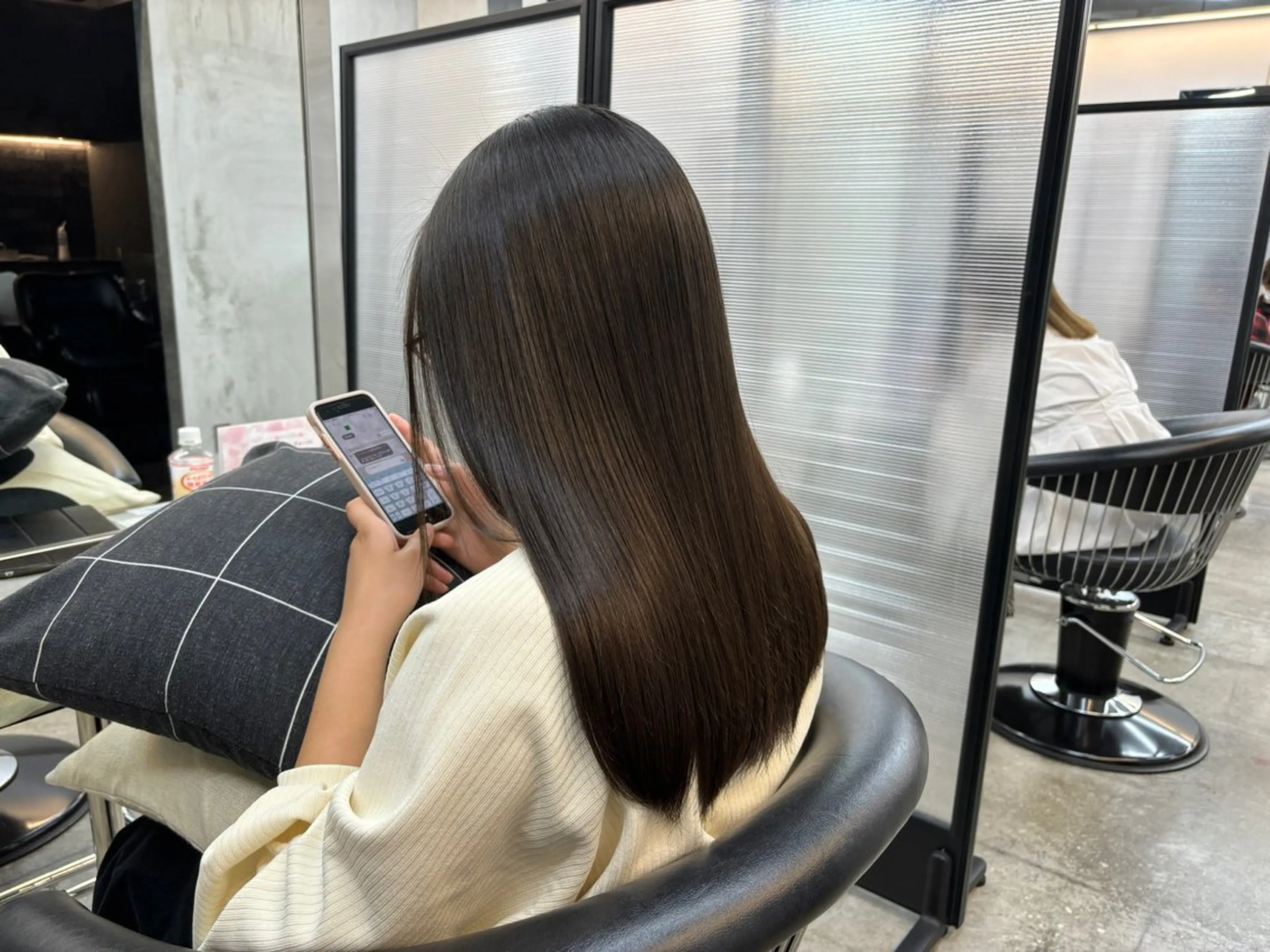 セミロング 縮毛矯正 🌷艶感カラー🌷 富施 優花のヘアスタイル