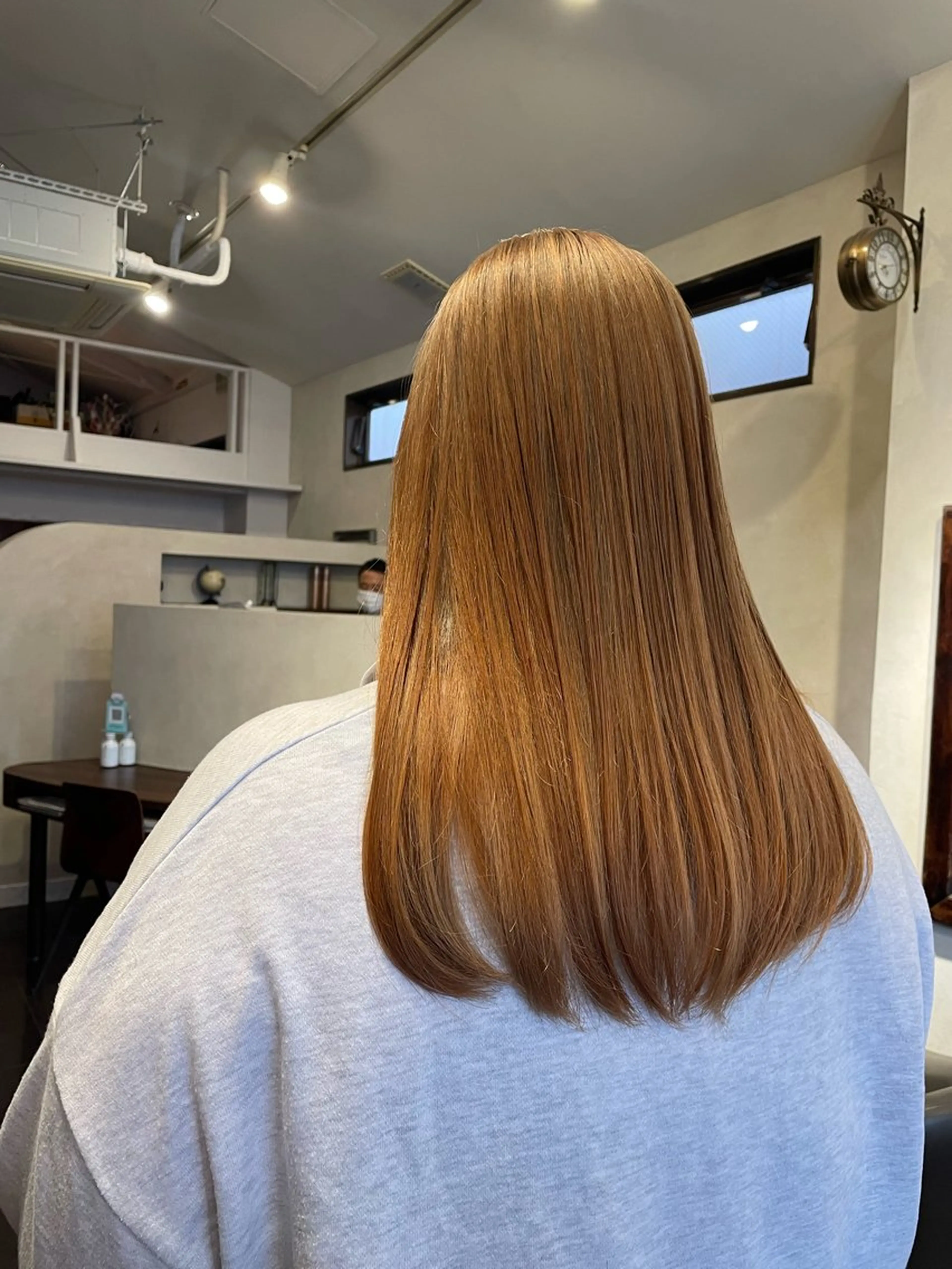 ロング カラー ベージュカラー 黒髪 ブリーチ カット ヘアカラー roost 優のヘアスタイル