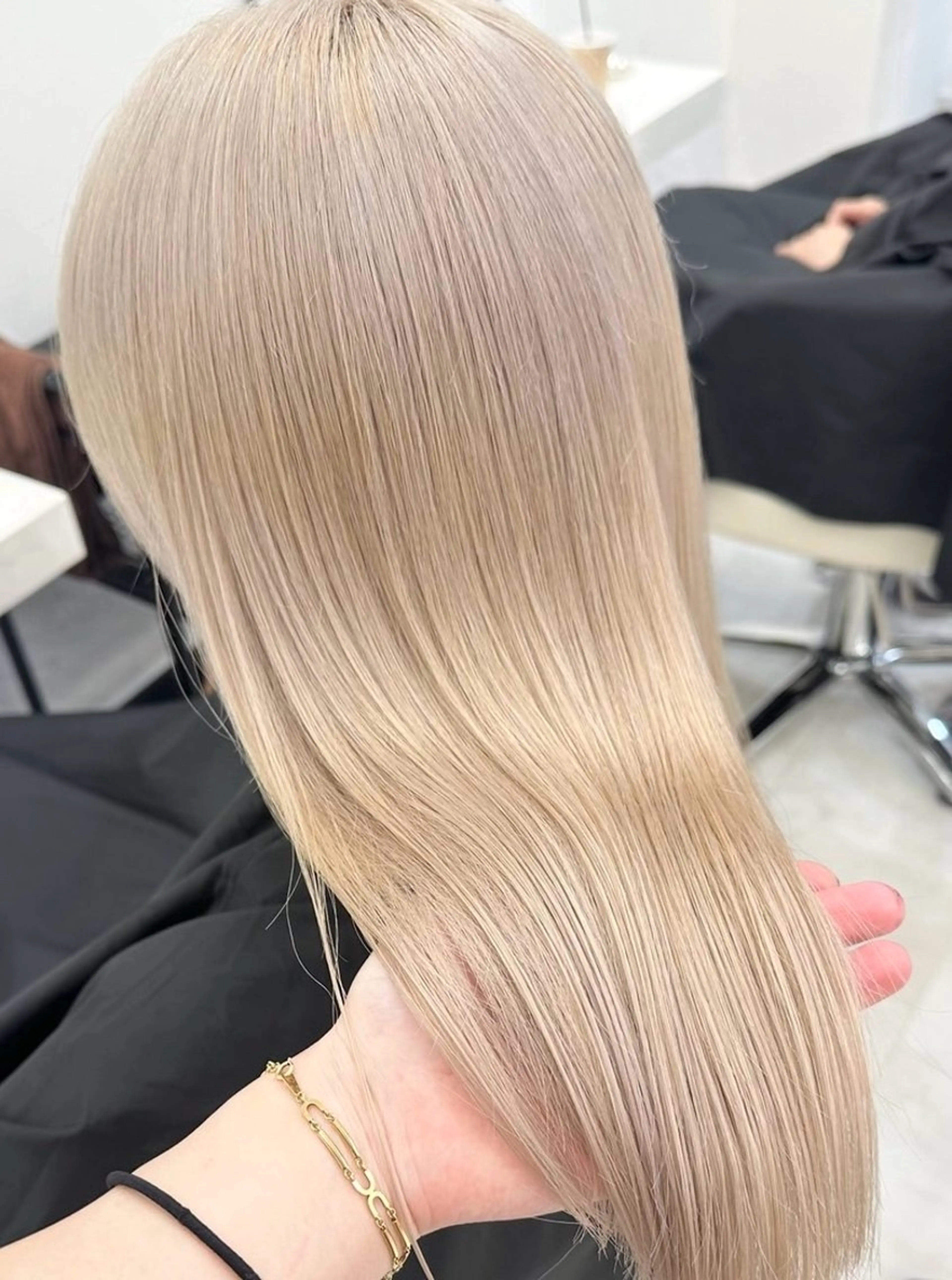 【🍓No.1メニュー🍓】《U30限定》ブリーチリタッチ+ カラー +Aujuaトリートメント🧸🪐-メンズ大歓迎-の写真