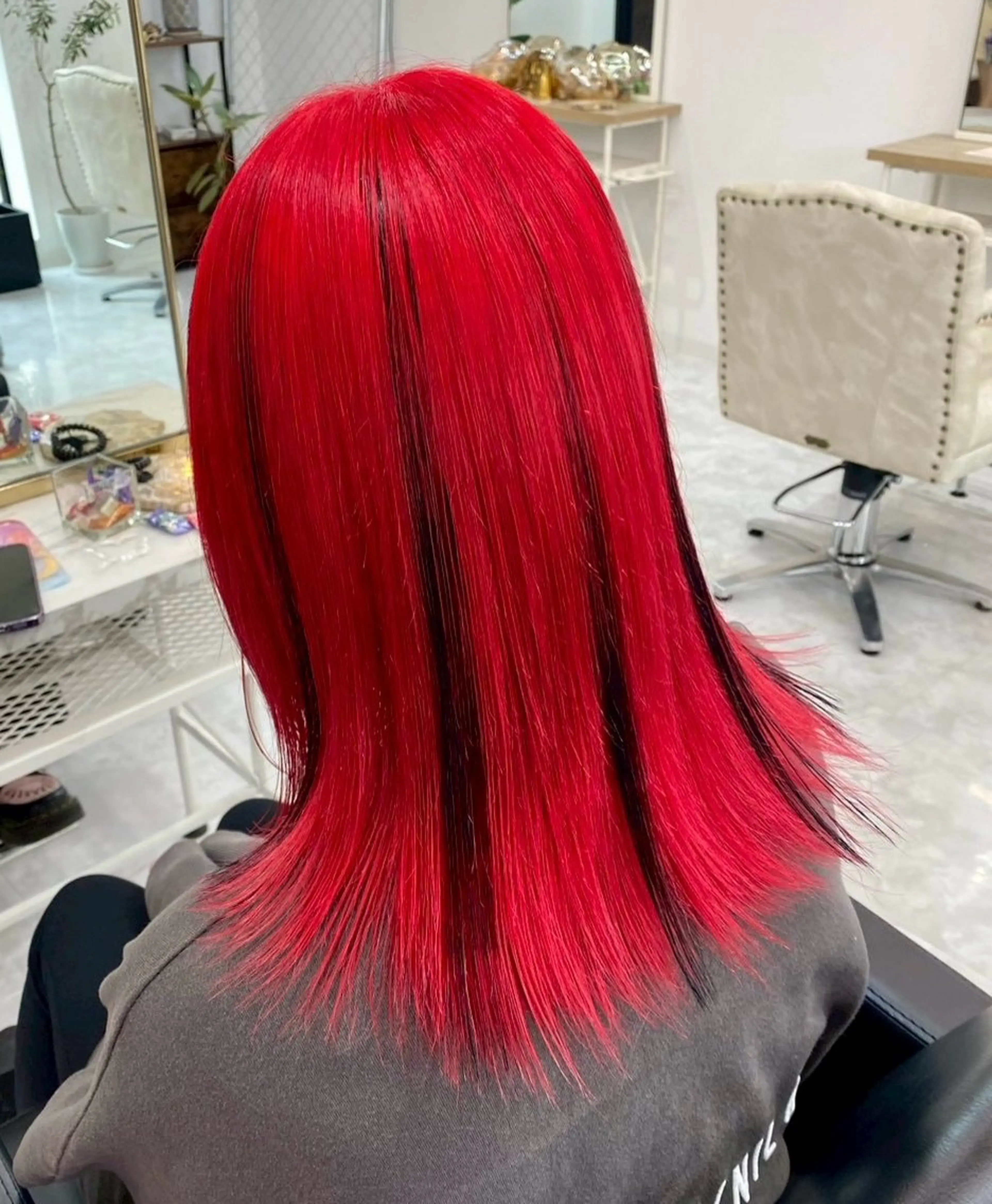 セミロング カラー フジマ ハルナのヘアスタイル