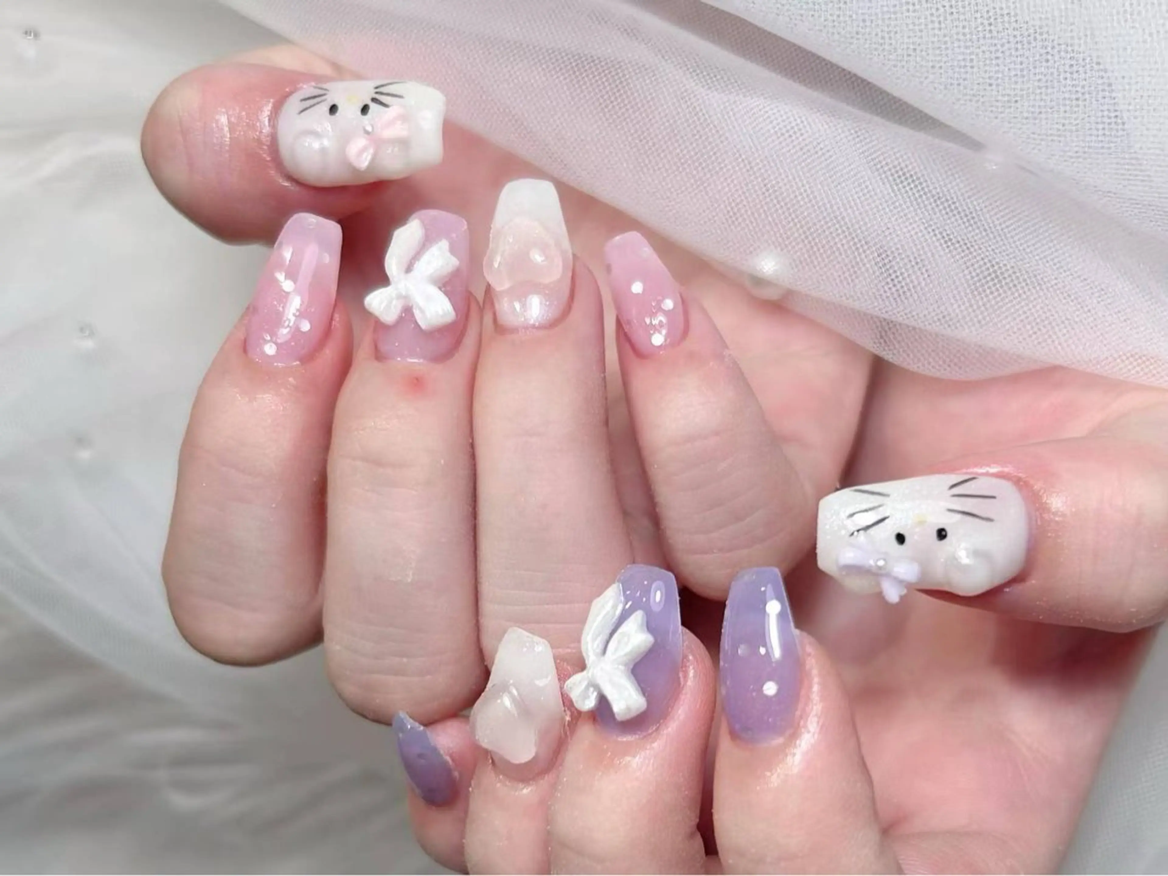 セミロング 韓国風ヘア ハンドネイル 🌈 Laule'aのネイルデザイン