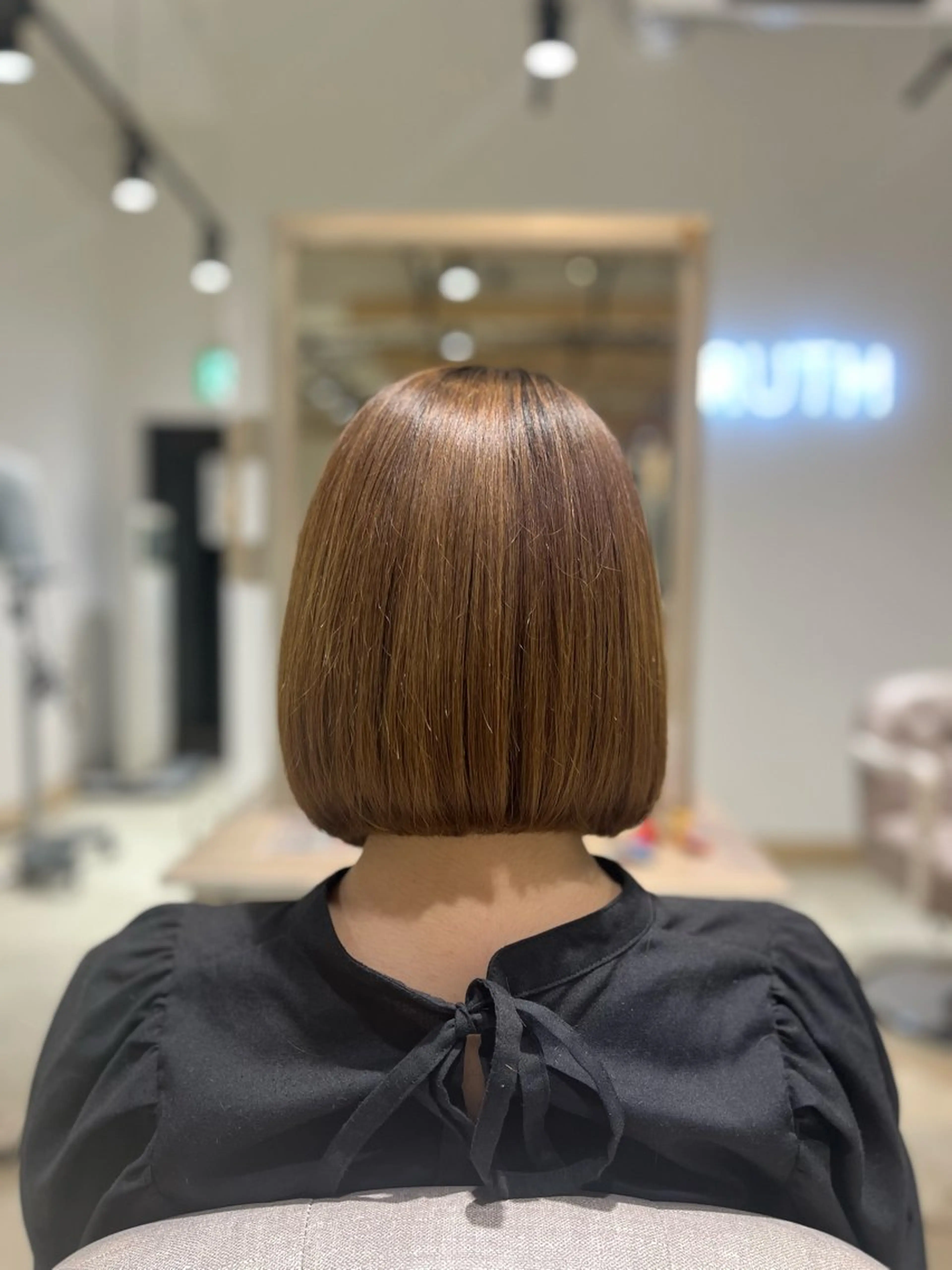 ミディアム ボブ カット ヘアカラー トリートメント 上ヶ原 かなたのヘアスタイル