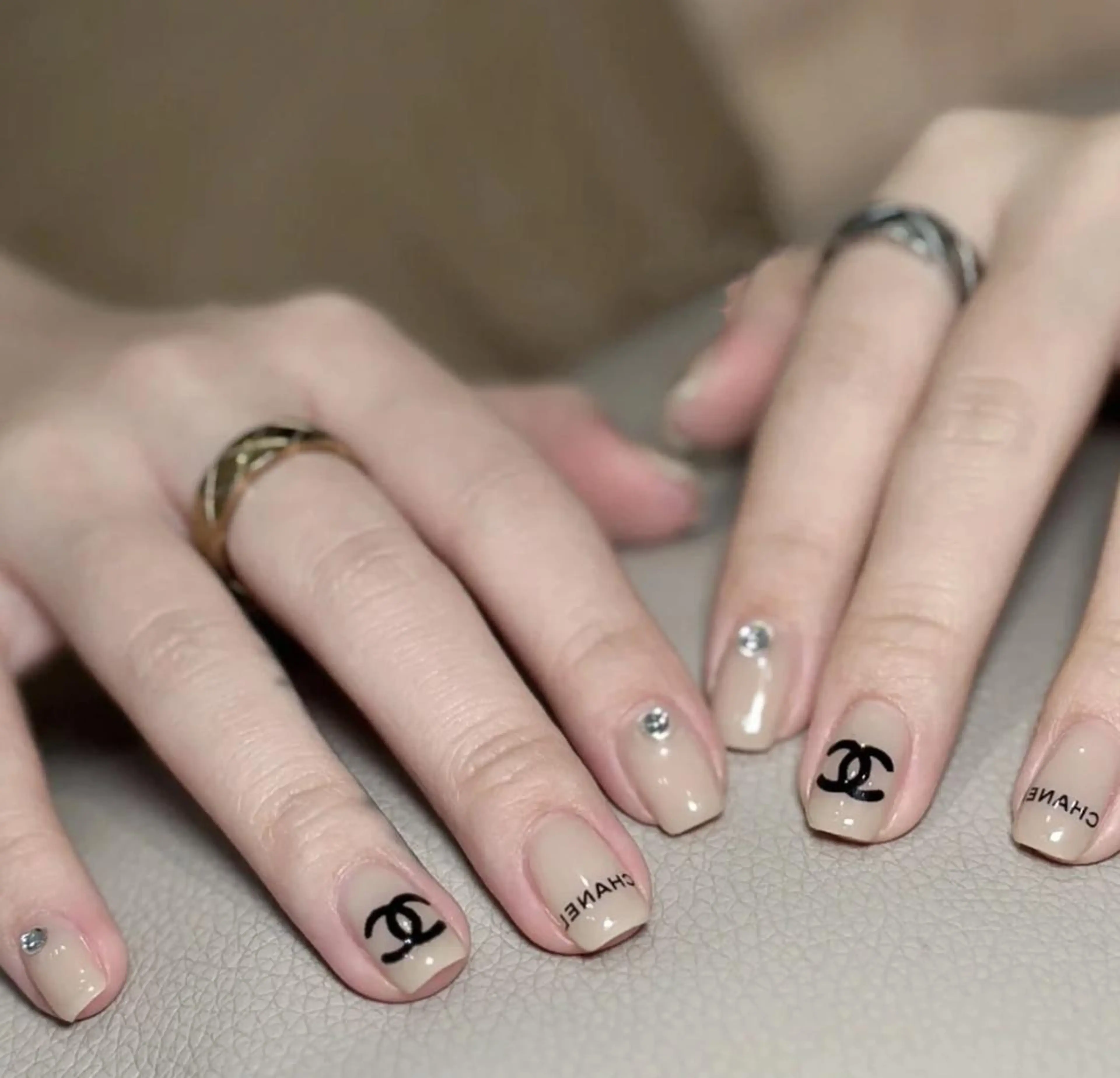 ネイル シンプルネイル Queens マオのネイルデザイン