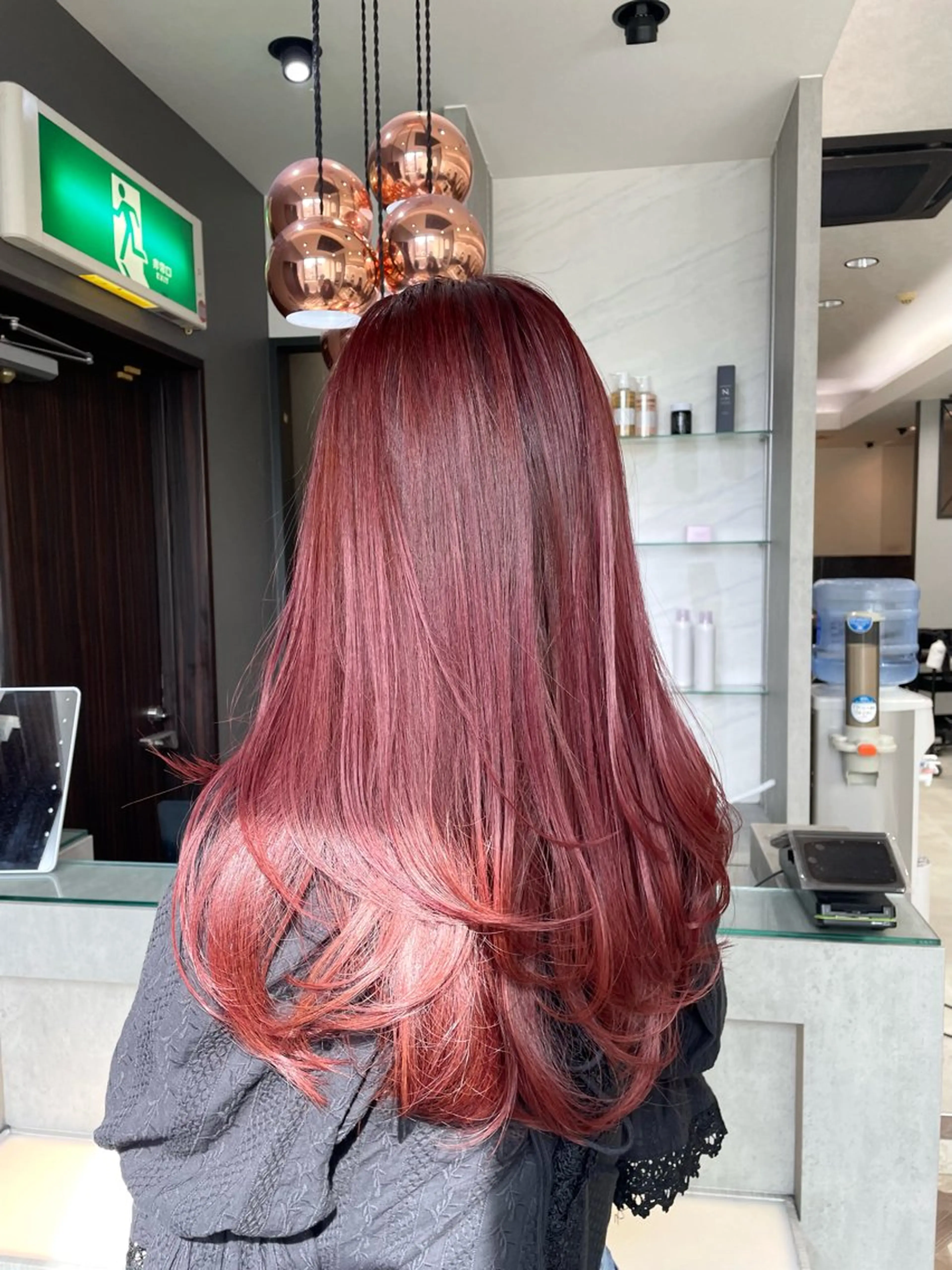 セミロング カラー レッドカラー レイヤーカット カット ヘアカラー トリートメント メンズパーマ ヘアカラー大成のヘアスタイル