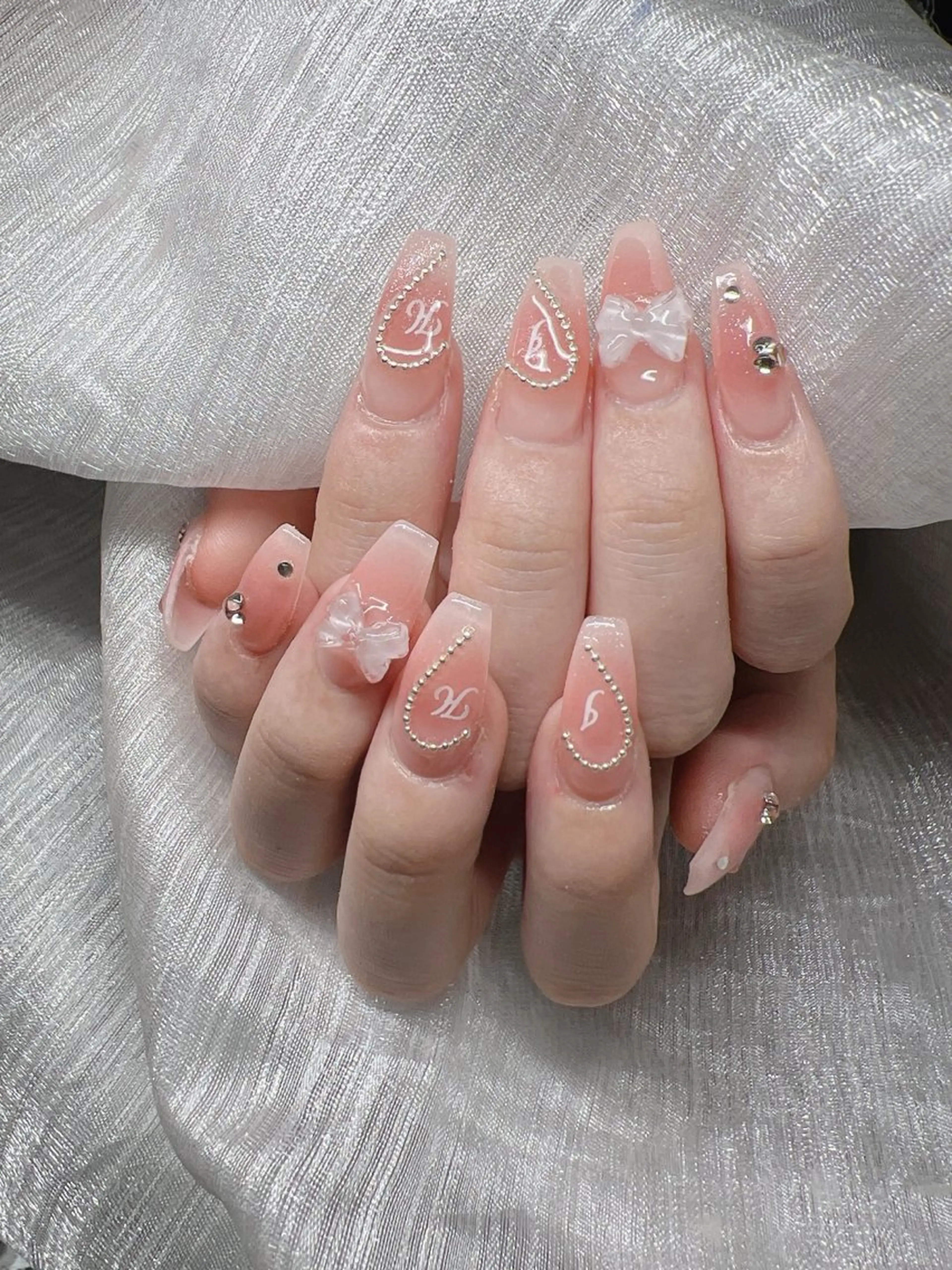 ネイル 長さ出し グラデーション キラキラネイル マグネットネイル ニュアンスネイル Lee Nailsのネイルデザイン
