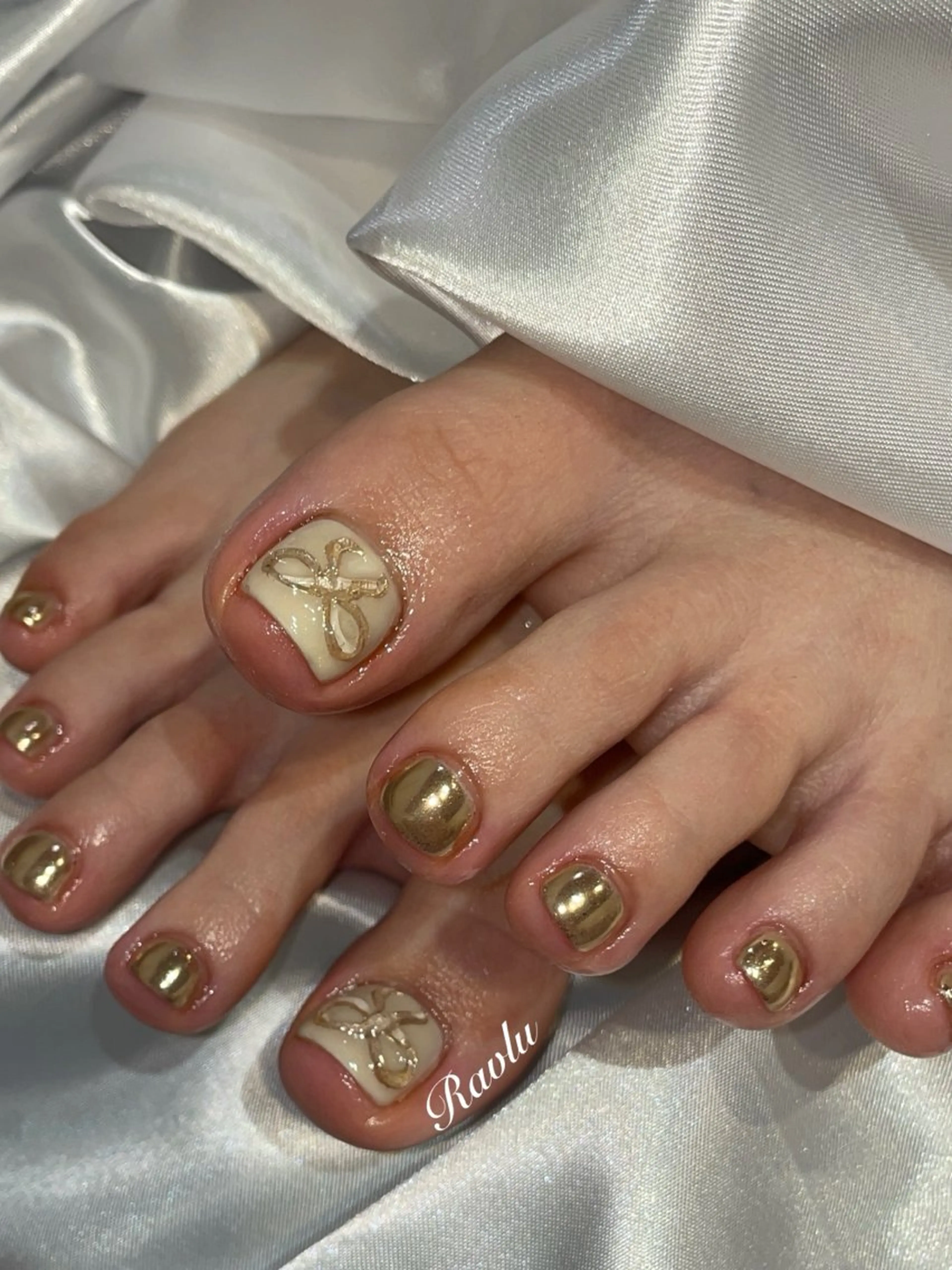 ネイル ミラーネイル 持ち込み リボン ハンドネイル アラカキ アンジュのネイルデザイン