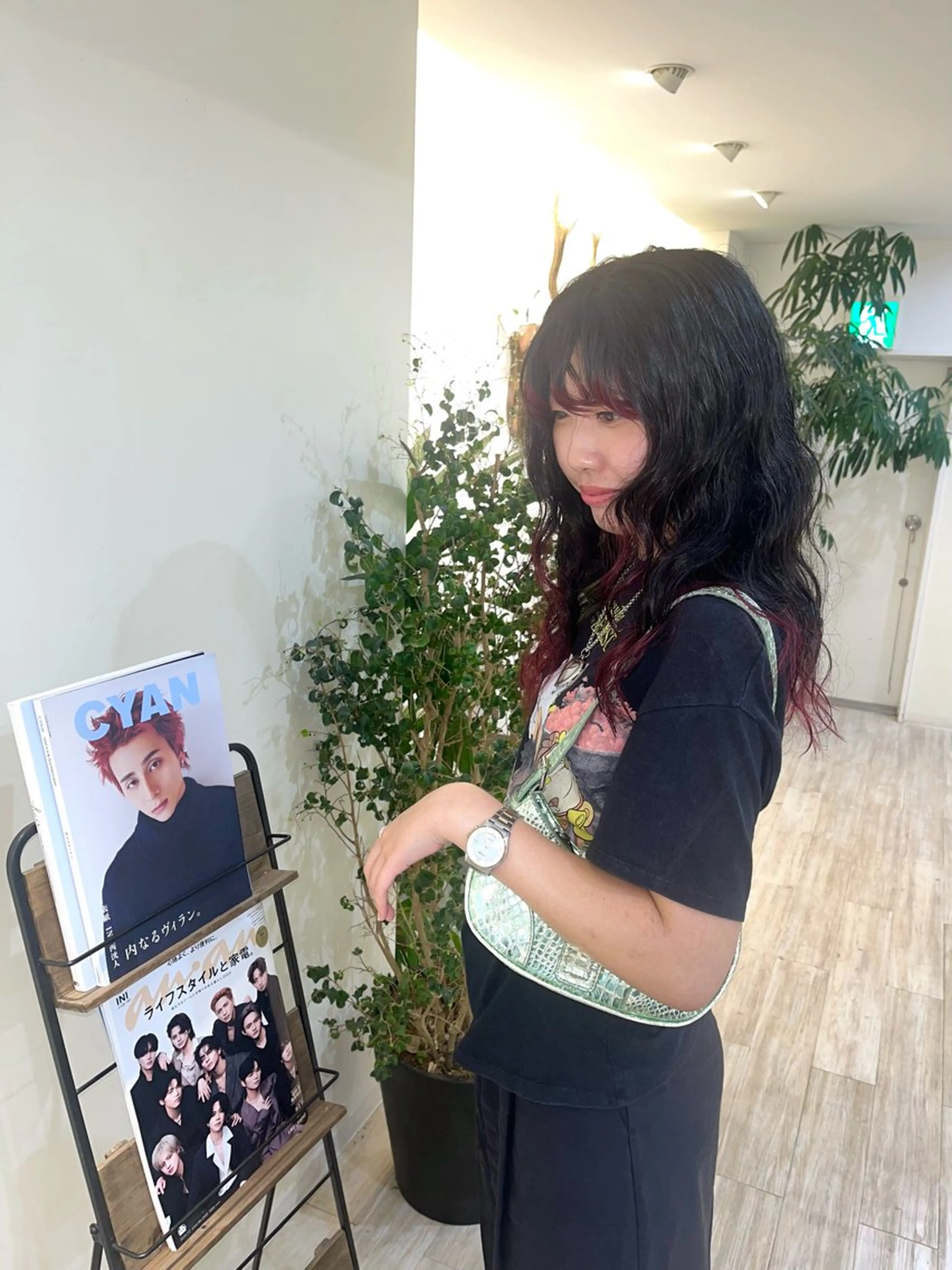 ミディアム カラー パーマ カット ヘアカラー パーマ つぼみ/パーマ ／レイヤー／ボブのヘアスタイル