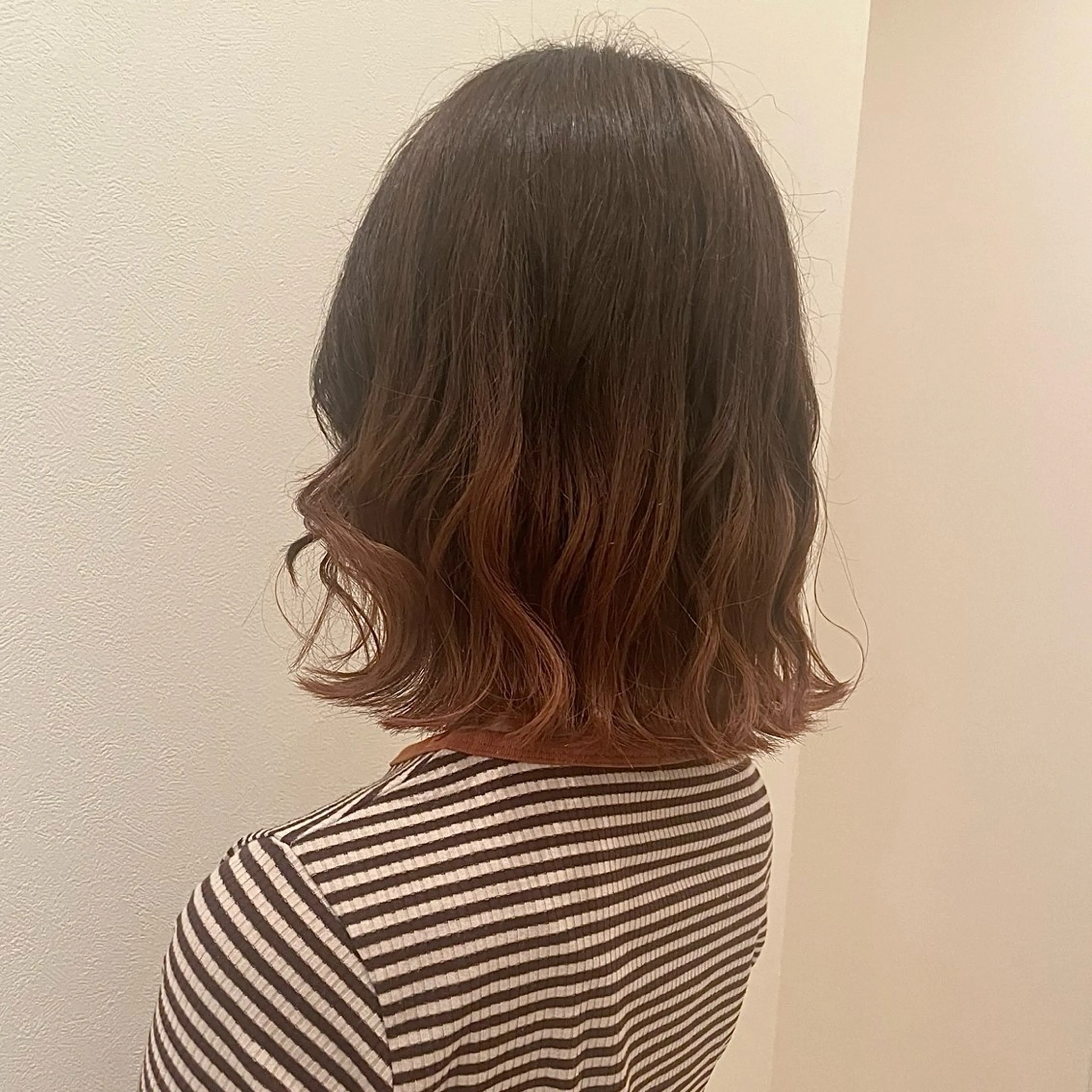 ミディアム カラー グラデーションカラー オレンジ 石黒 晴香のヘアスタイル