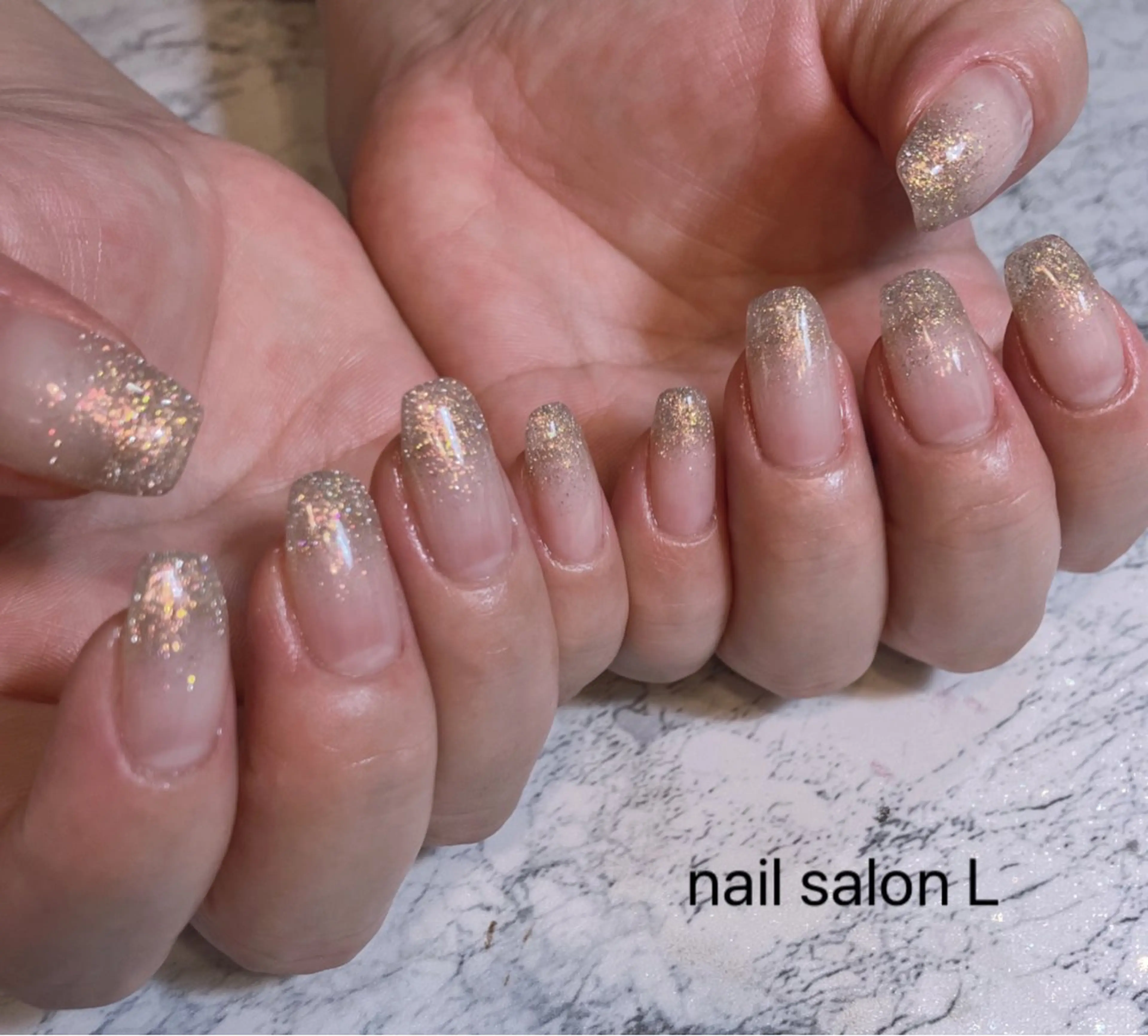 ネイル フラッシュネイル ジェルネイル グラデーション キラキラネイル ラメ(グリッター) フットネイル 吉川市 ネイルサロンLのネイルデザイン