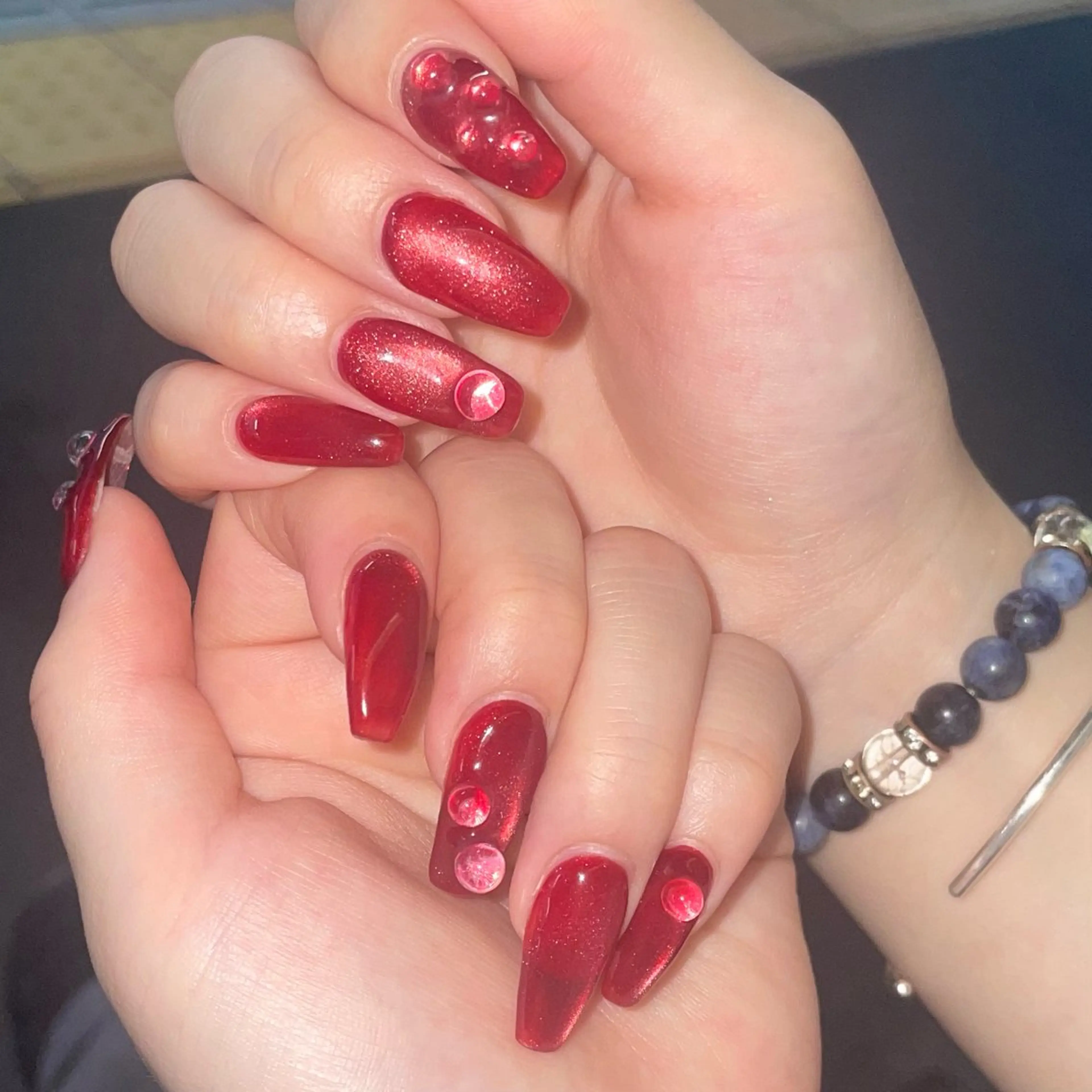 ネイル クリアネイル マグネットネイル 赤色 ハンドネイル 🦋hana / nail / AOのネイルデザイン