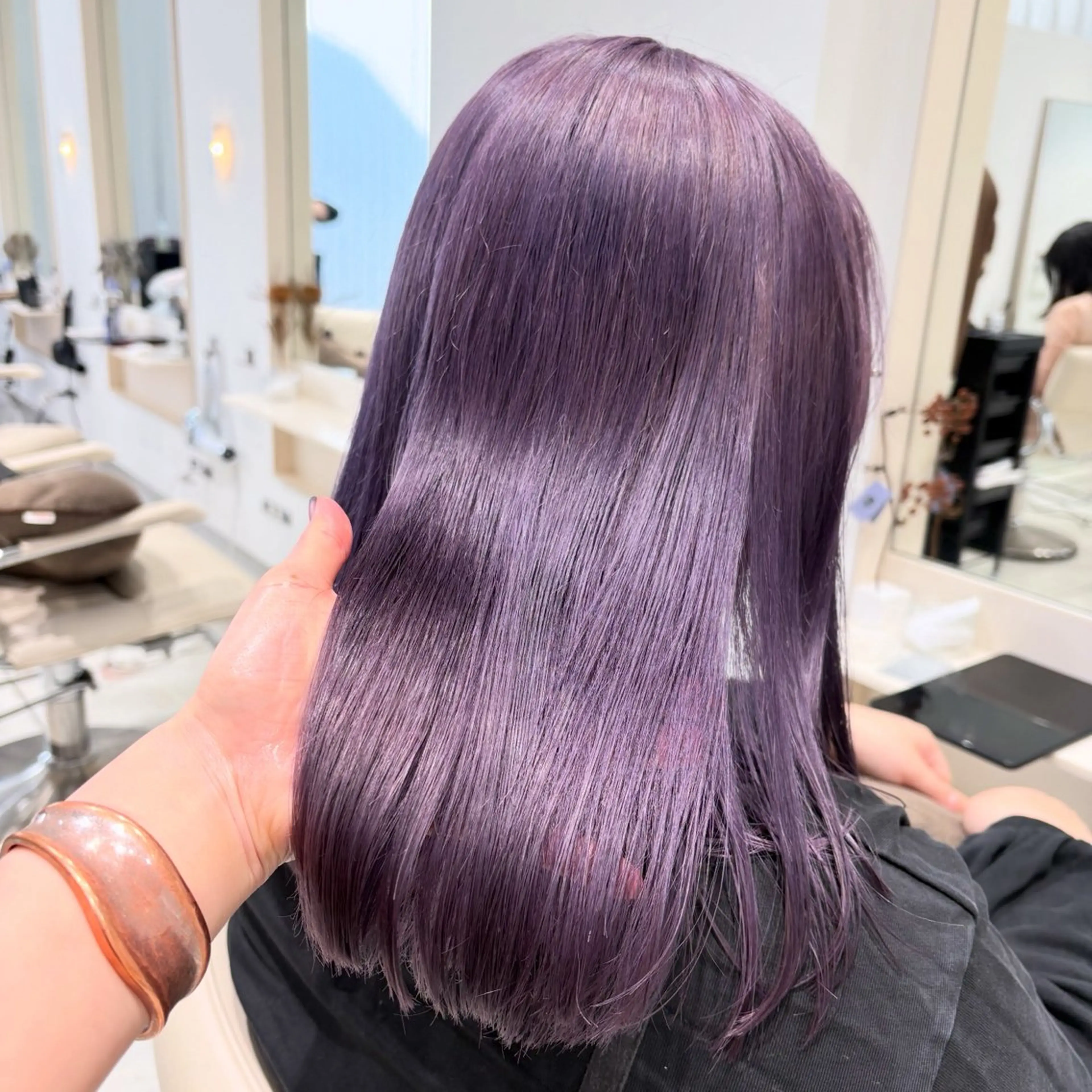 ミディアム カラー ベージュカラー ダブルカラー グレージュ ハイトーンカラー ラベンダーカラー ヘアカラー トリートメント ヘッドスパ カジュアルを女っぽく 𝗮𝘆𝗮𝗰𝗼のヘアスタイル