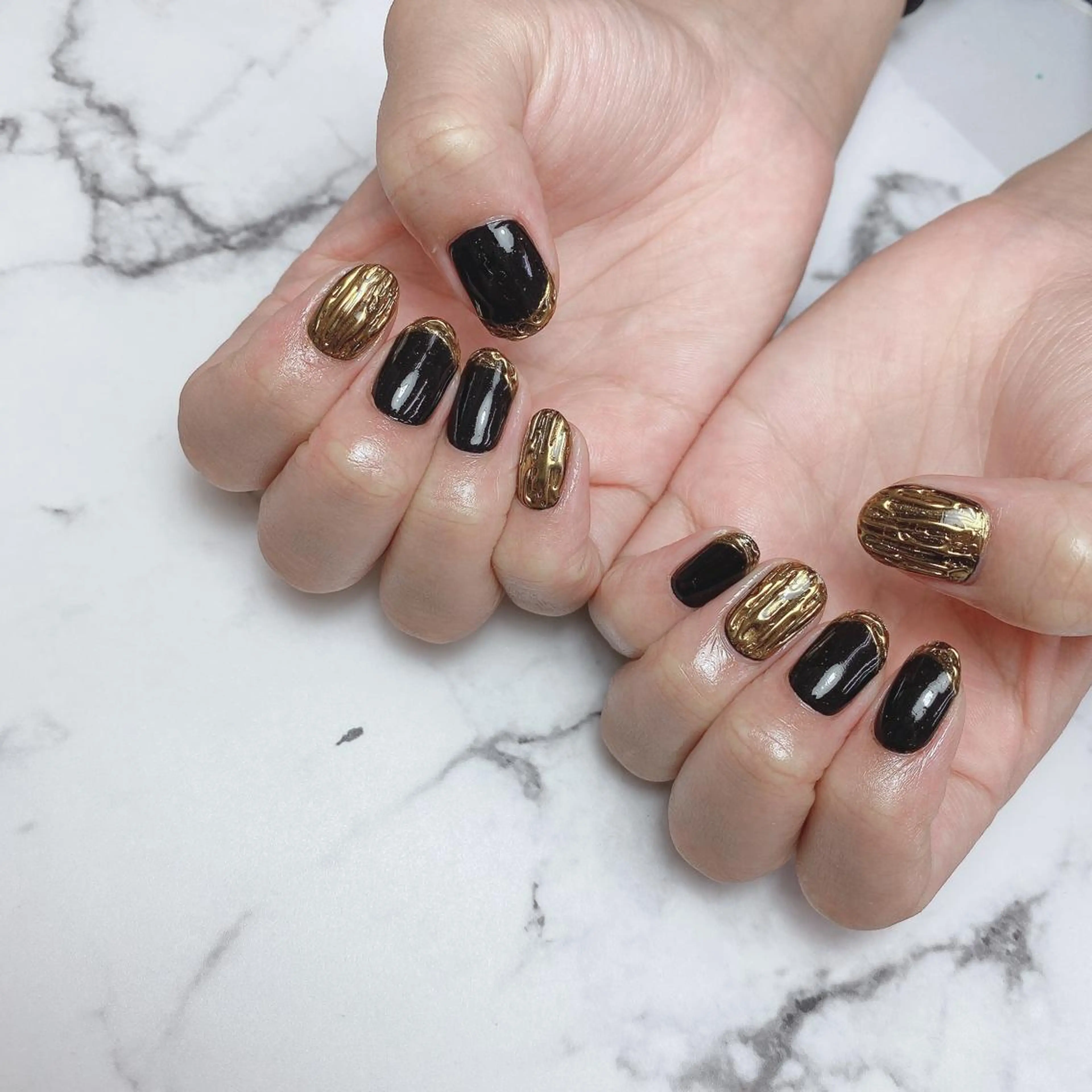 ミディアム ネイル ミラーネイル 石原 夕華のネイルデザイン