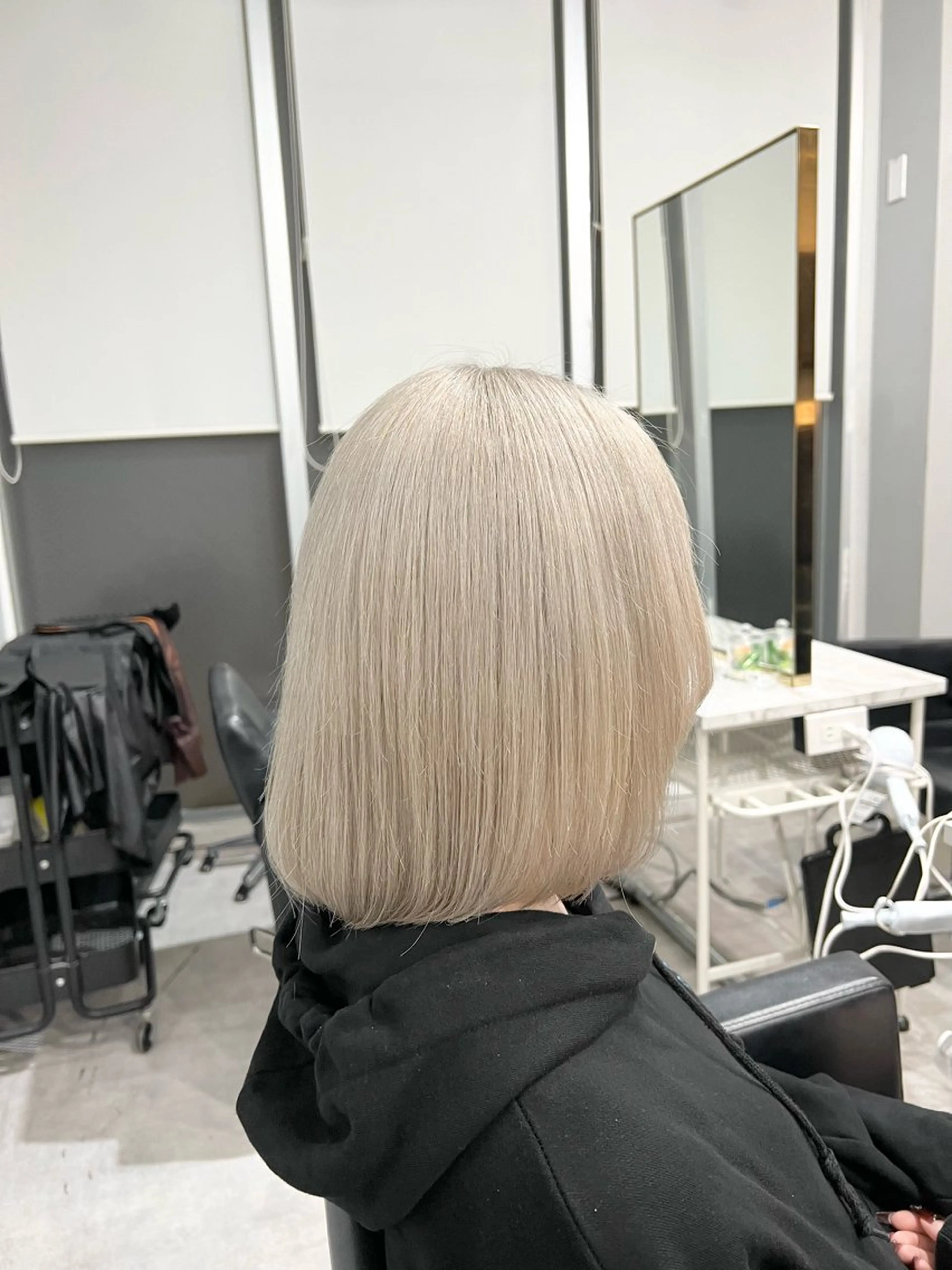 ショート カラー カット ヘアカラー トリートメント ヘアセット 🫧艶ダブルカラー ブリーチ🫧トモヤのヘアスタイル