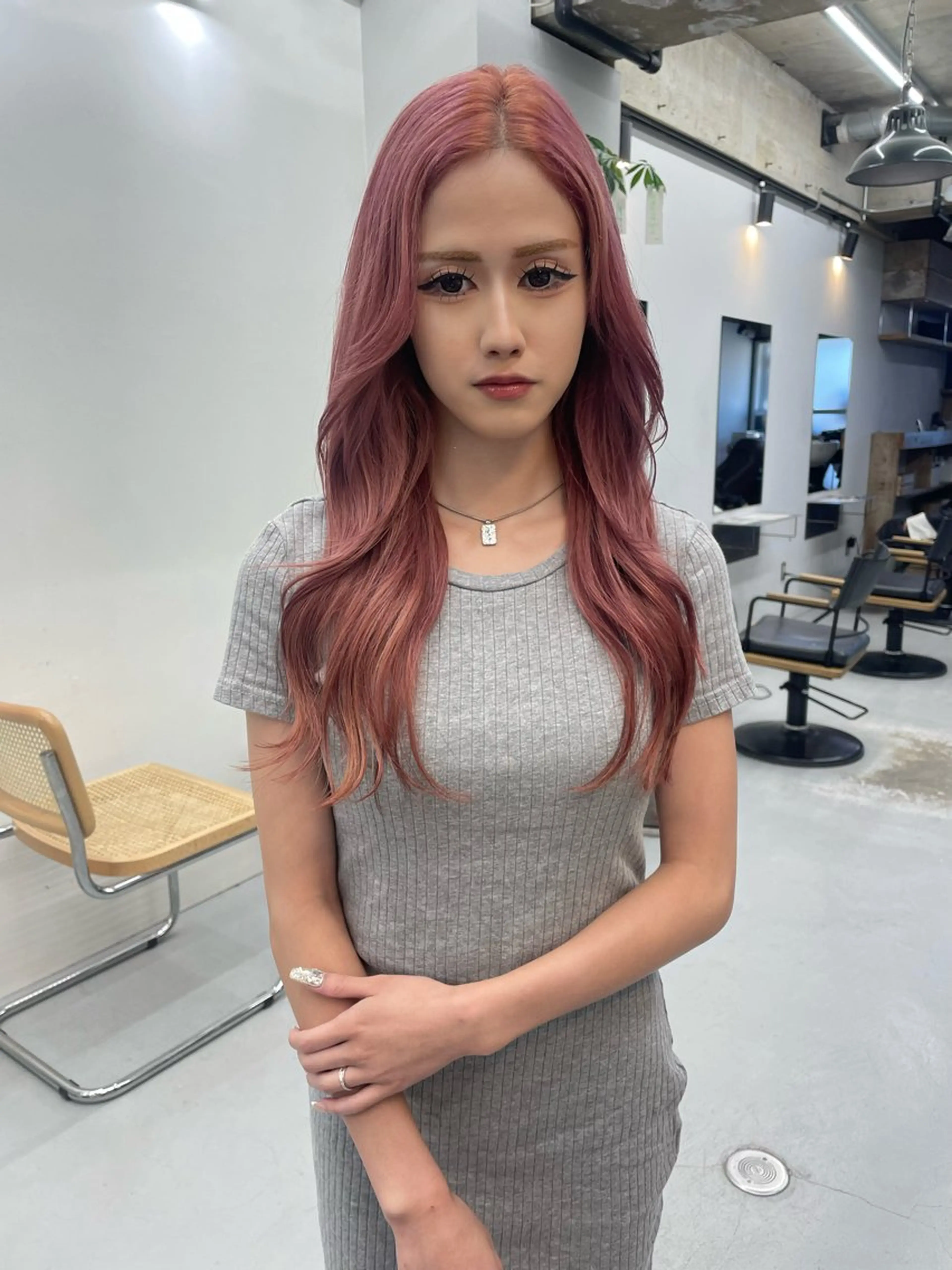 ロング カラー ヘアカラー カットモデル/ ハイトーン/ゆうあのヘアスタイル