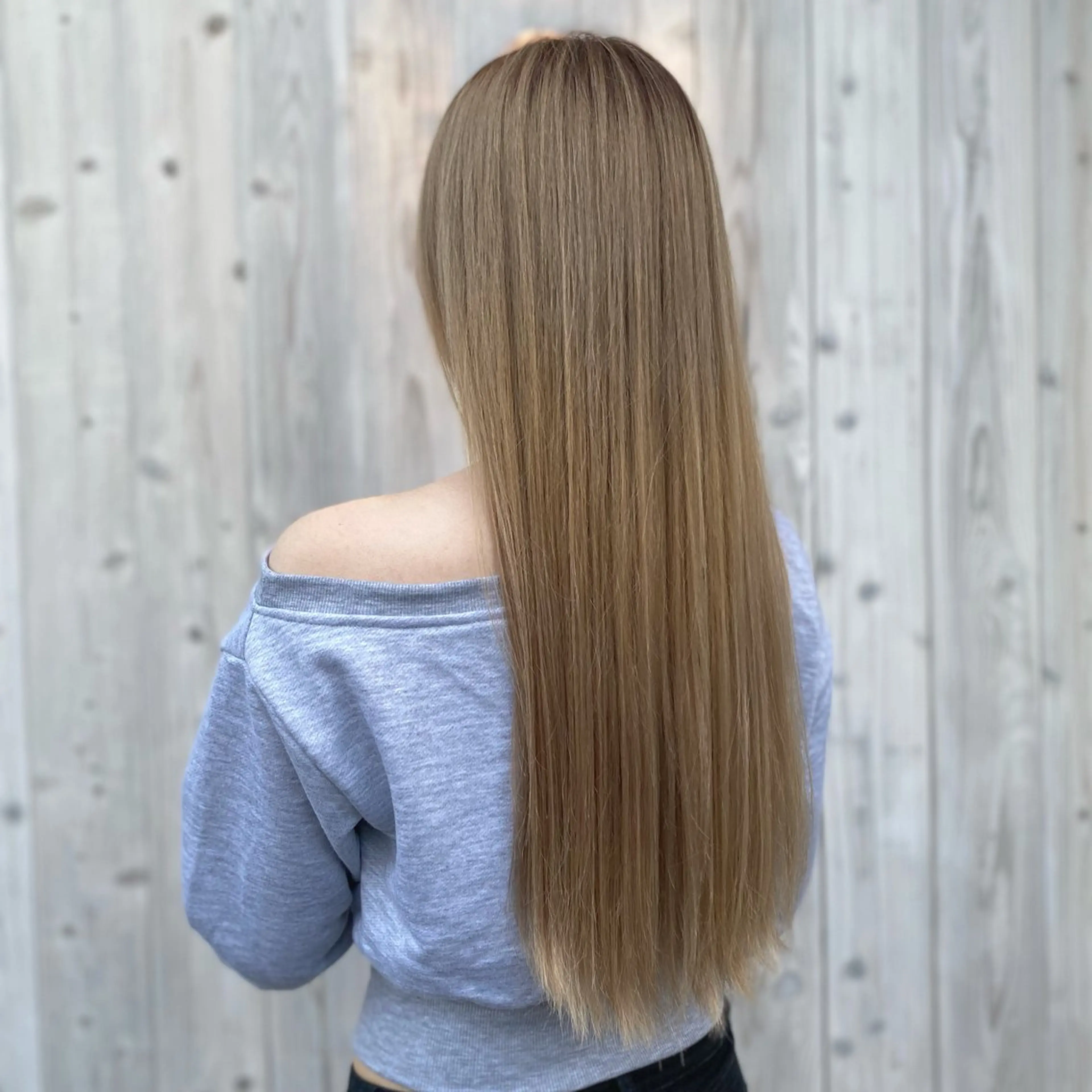 ロング カラー 山西 真琴のヘアスタイル