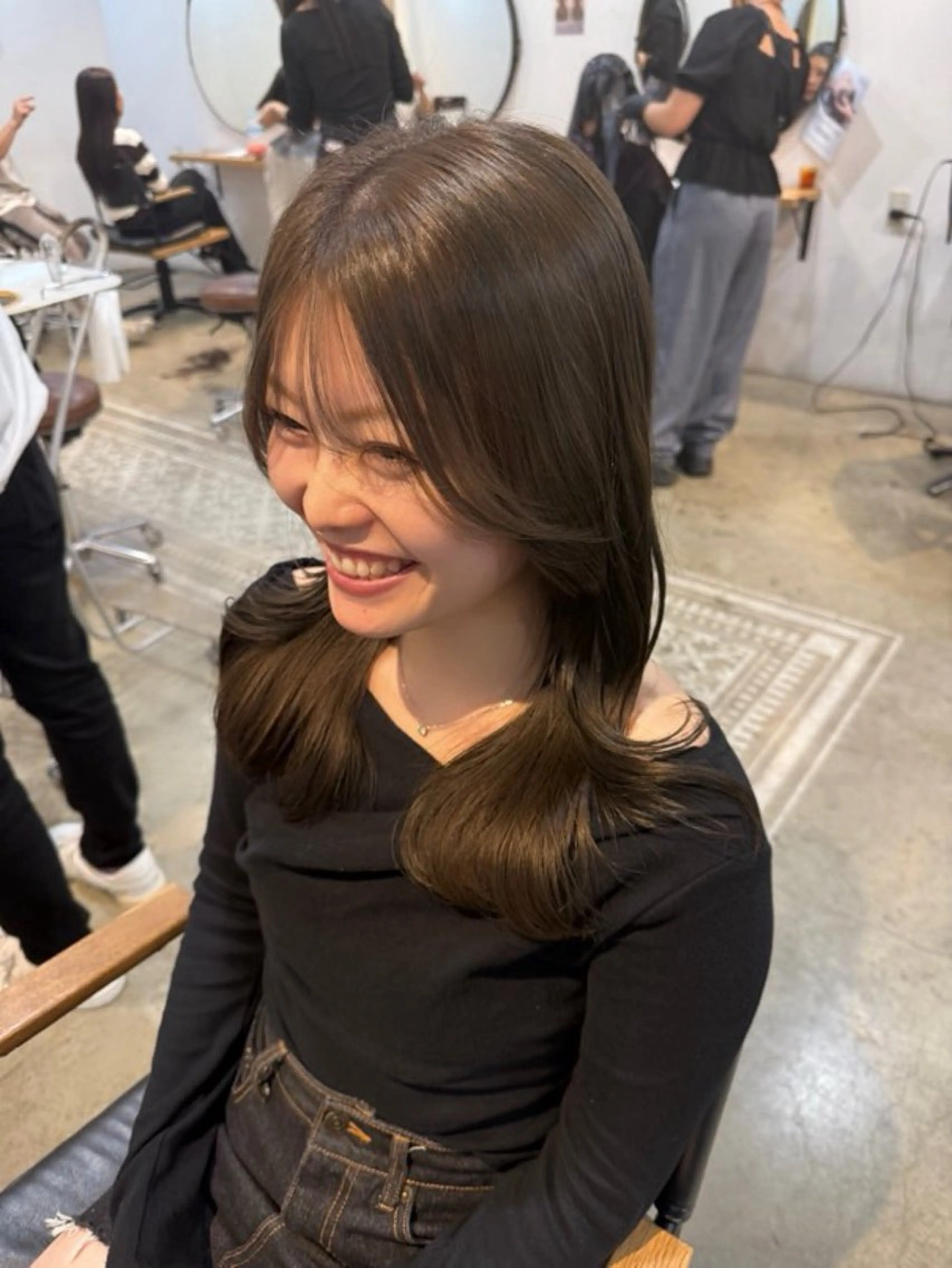 セミロング カラー カット ヘアカラー トリートメント 平川 夏海のヘアスタイル