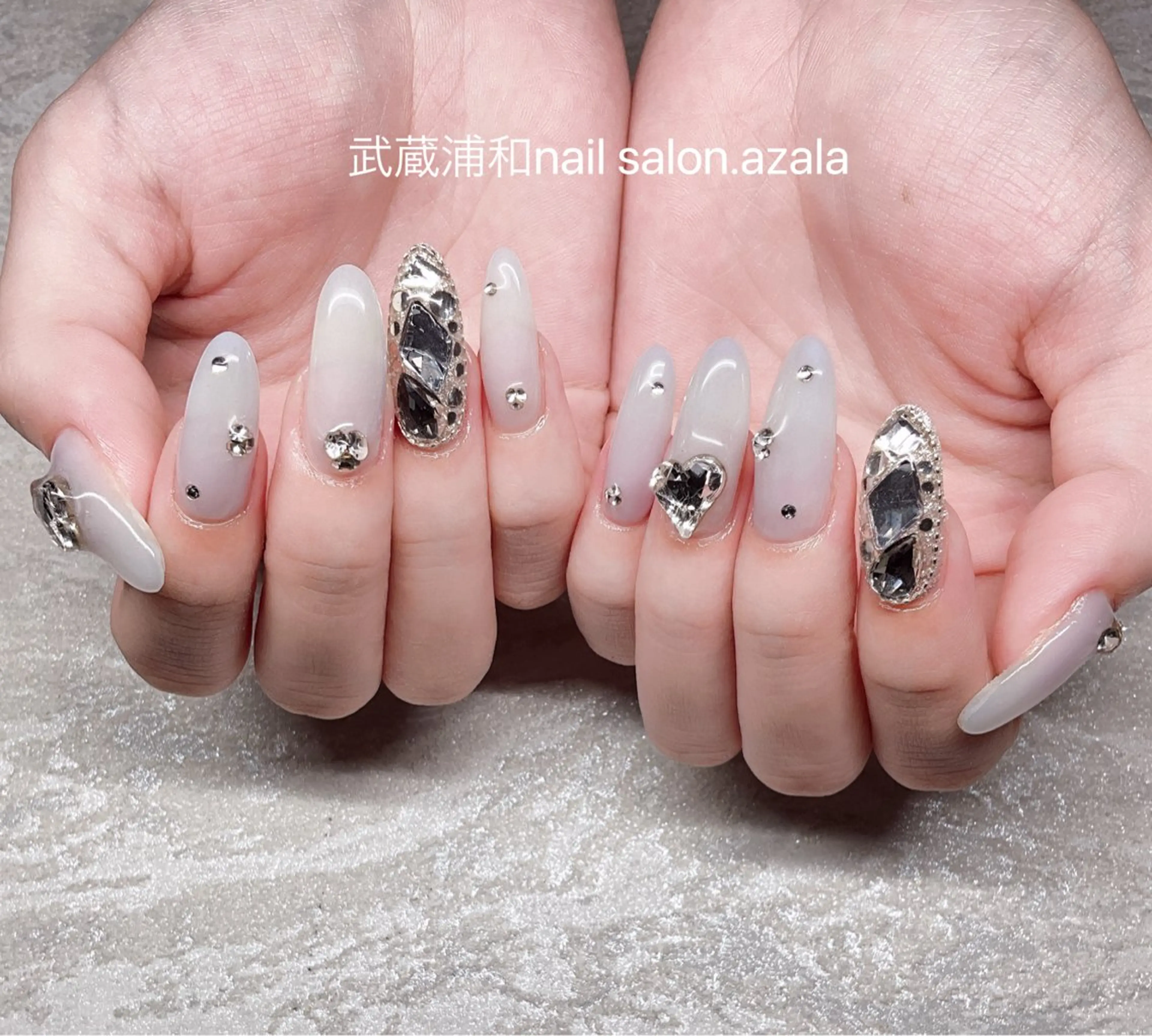 ネイル ハンドネイル R inのネイルデザイン