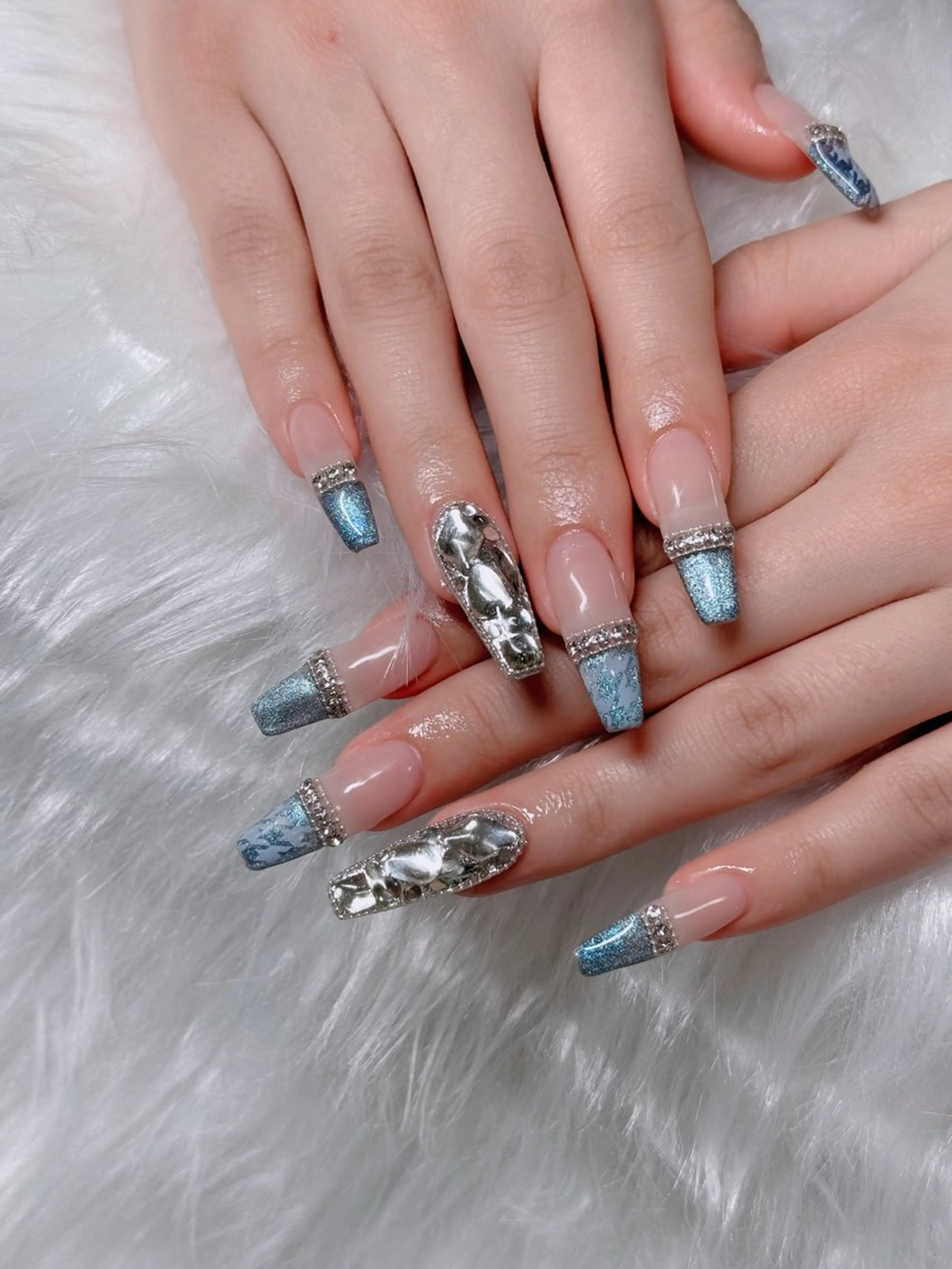 ネイル オーロラネイル フレンチネイル ジェルネイル ハロウィン キラキラネイル ハンドネイル H.baby Nail Salonのネイルデザイン