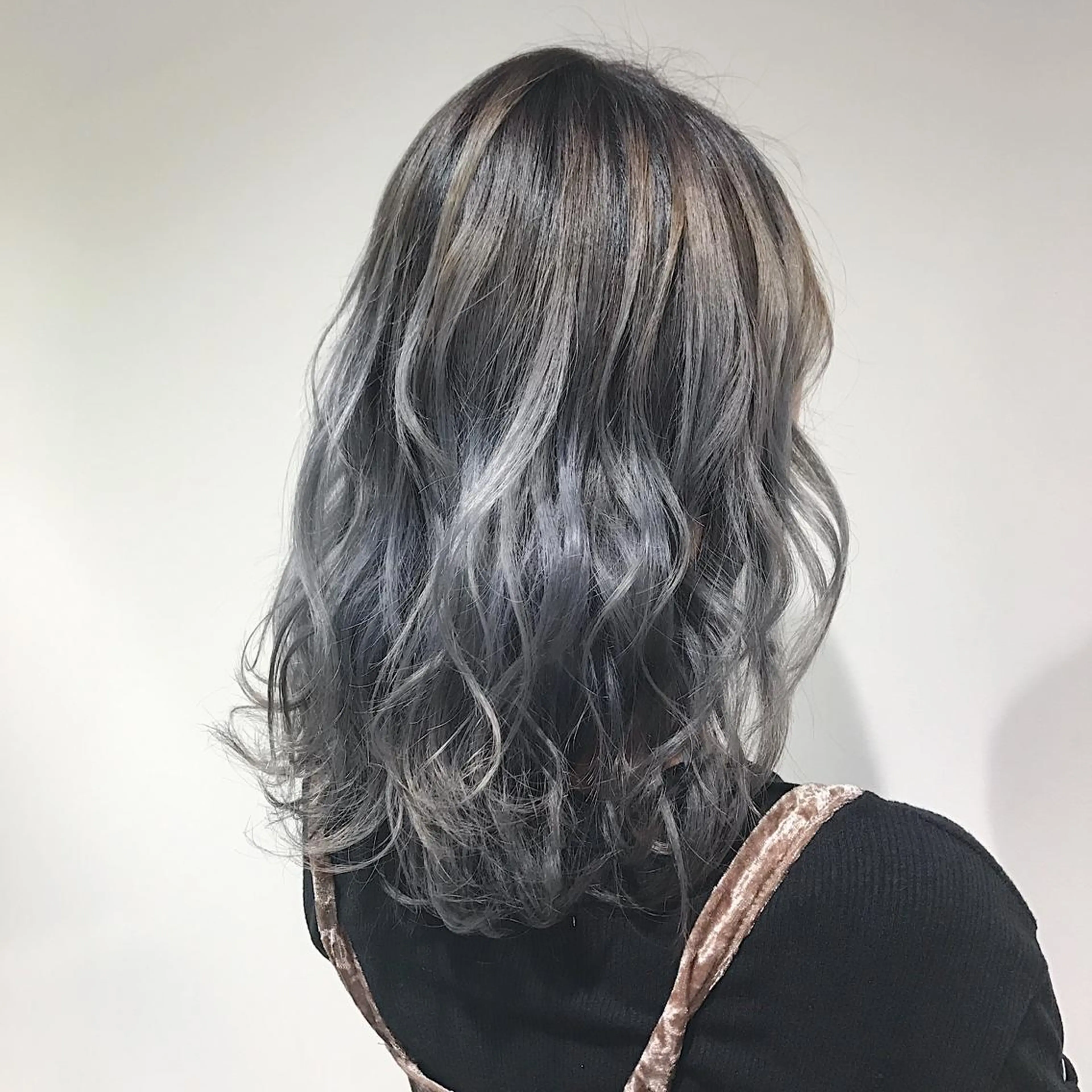 ミディアム カラー ヘアアレンジ Zina渋谷エリア マネージャShionのヘアスタイル