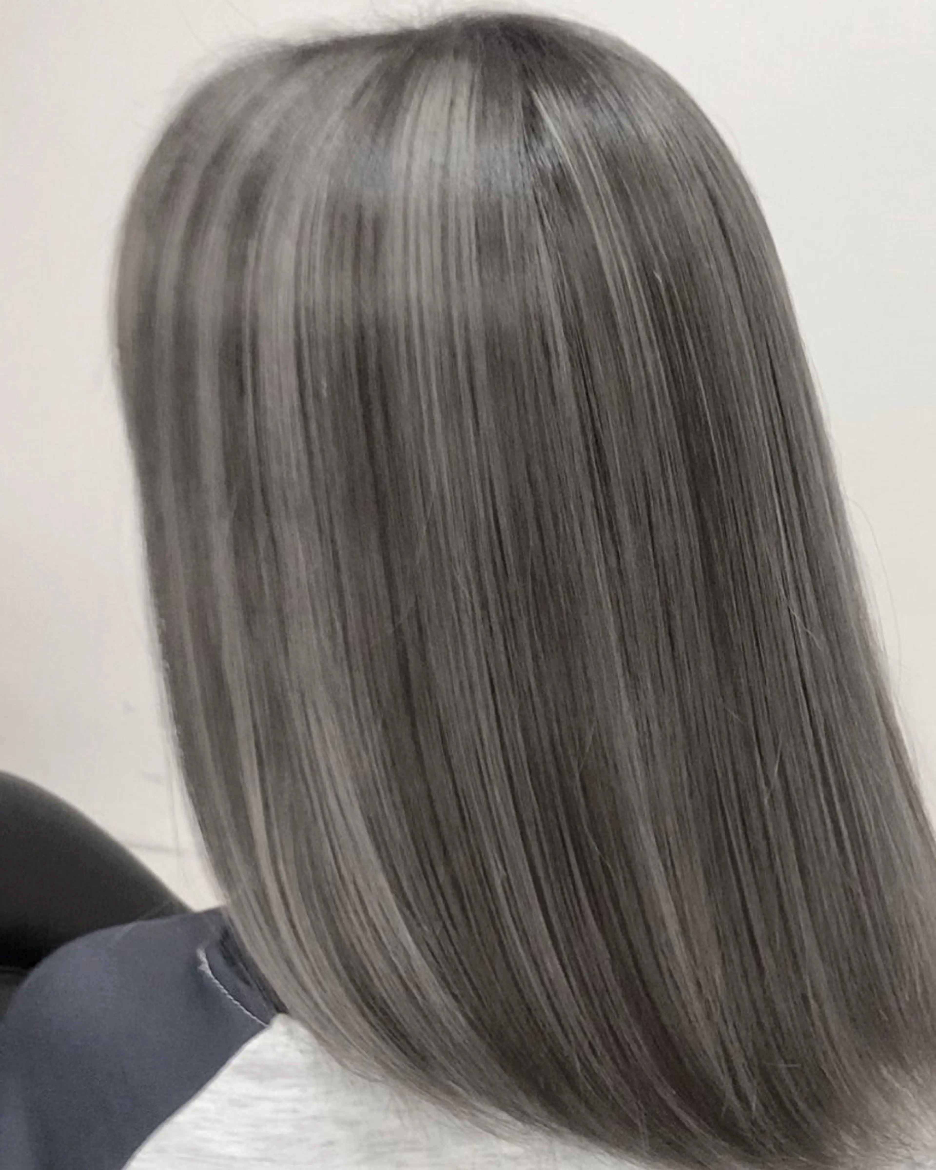 ミディアム カラー バレイヤージュ 黒髪 シルバー レイヤーカット ヘアカラー トリートメント 山本 将史のヘアスタイル