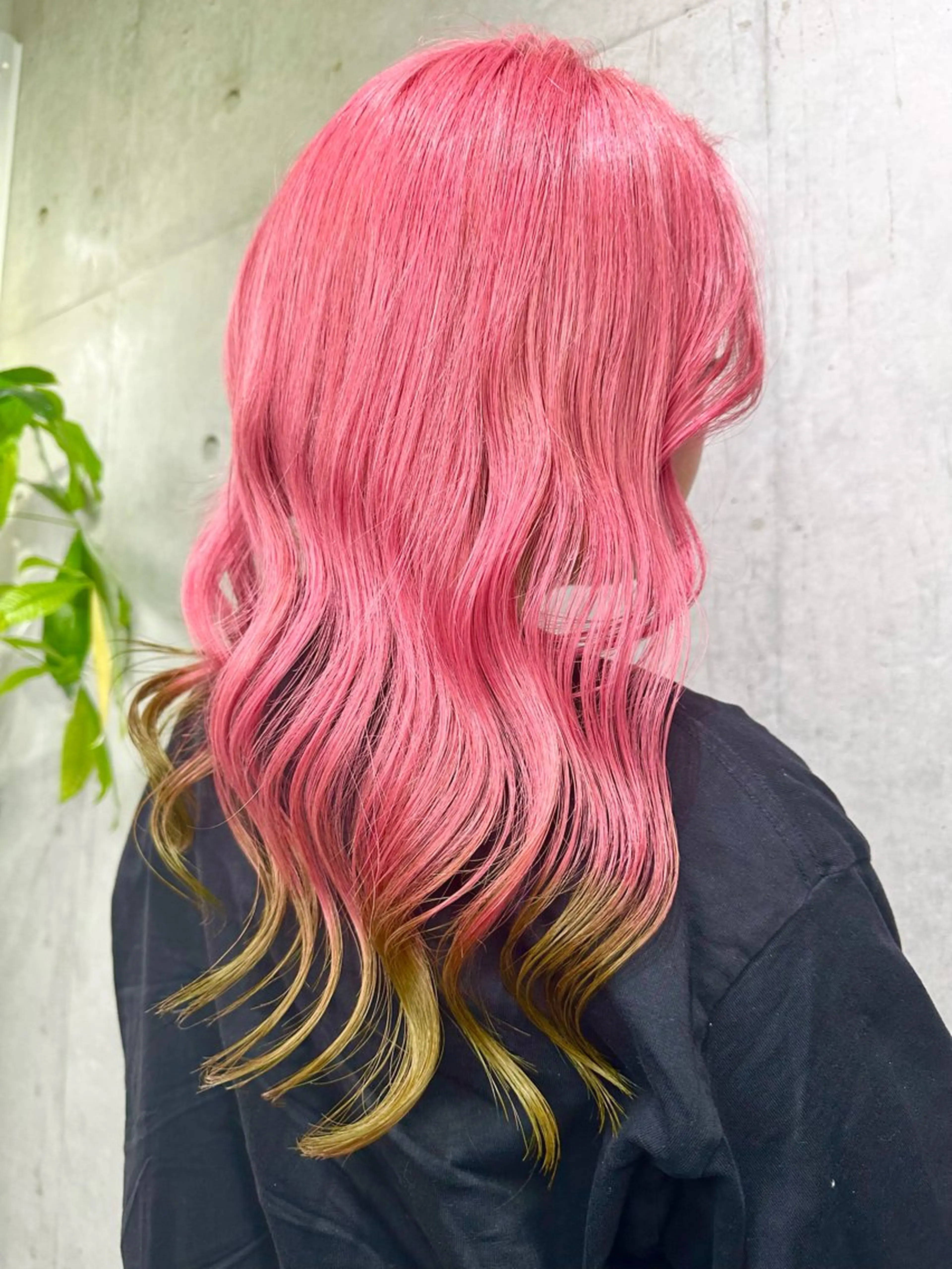 セミロング カラー デザインカラー ハイトーンカラー ピンクカラー カット ヘアカラー トリートメント 名古屋のピンク好き かずくん🦩のヘアスタイル
