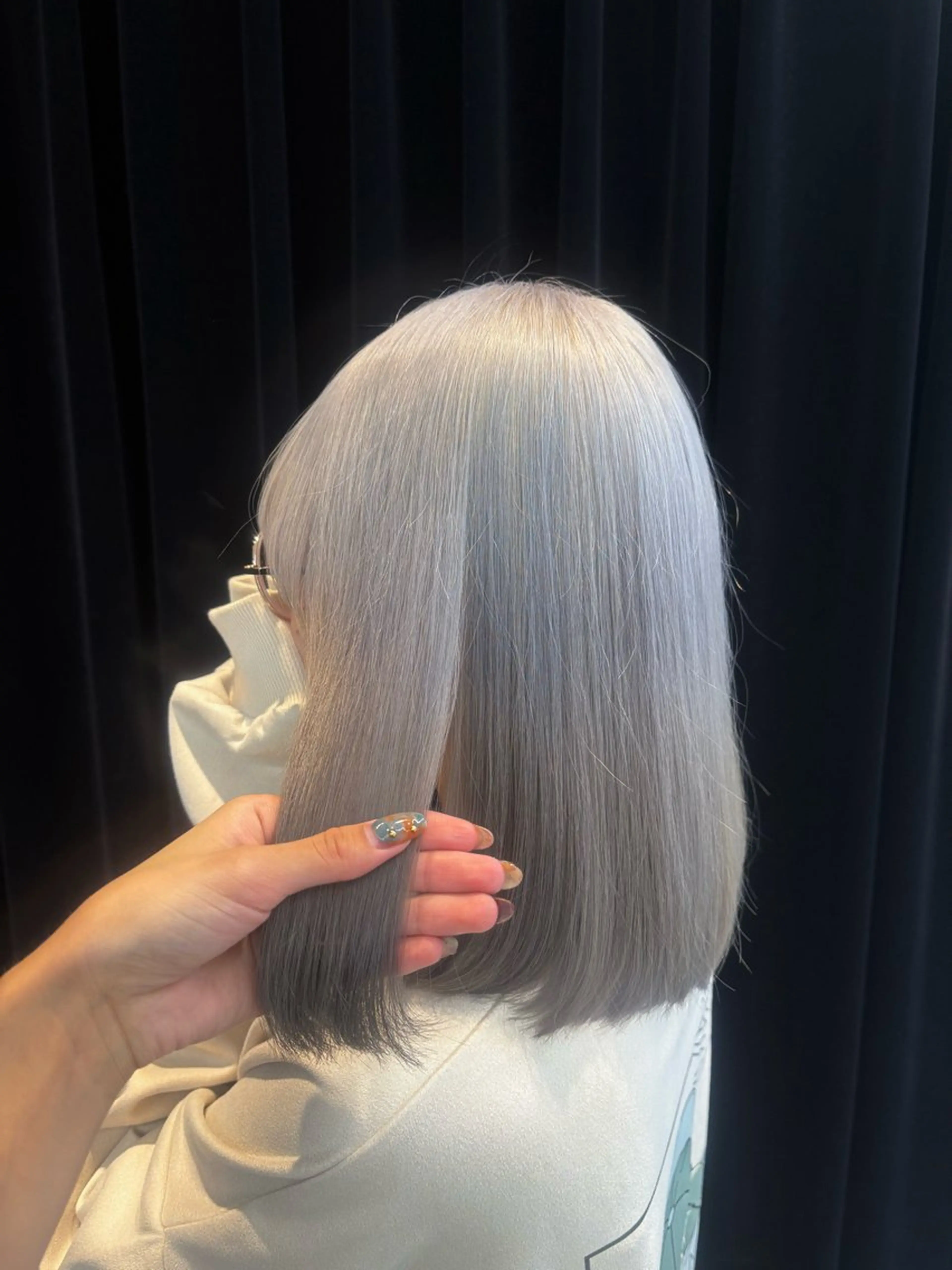 ミディアム カラー シルバー 🌟ゆりあ🌟 JILLSTUDIOのヘアスタイル