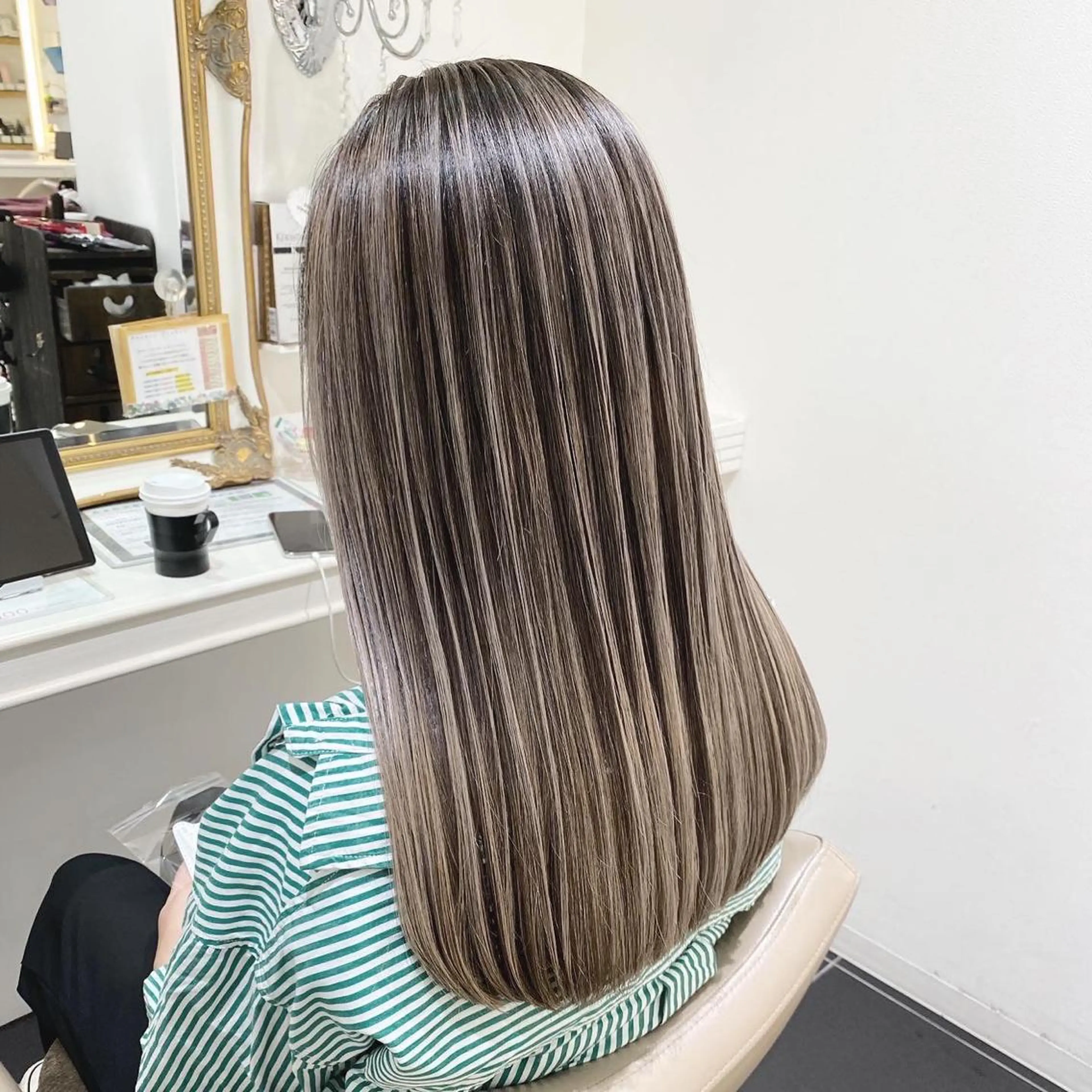 セミロング カラー バレイヤージュ 髪質改善 レイヤーカット カット ヘアカラー トリートメント 山崎俊輔/髪質改善 /バレイヤージュのヘアスタイル