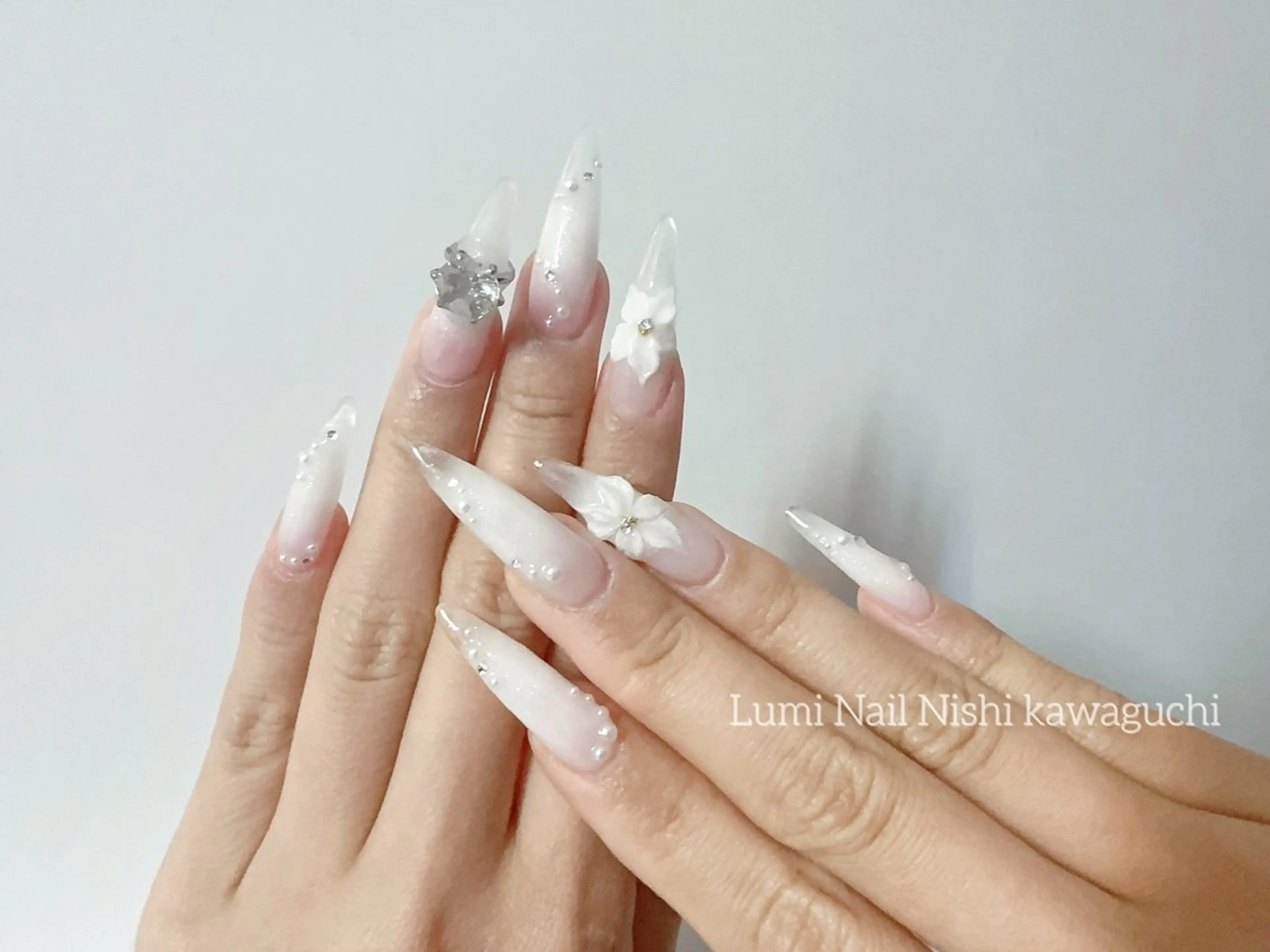ネイル フットネイル ジェルネイル キラキラネイル オフィスネイル ピンク Lumiネイルサロン所属・Lumi Nail Salonのネイルデザイン