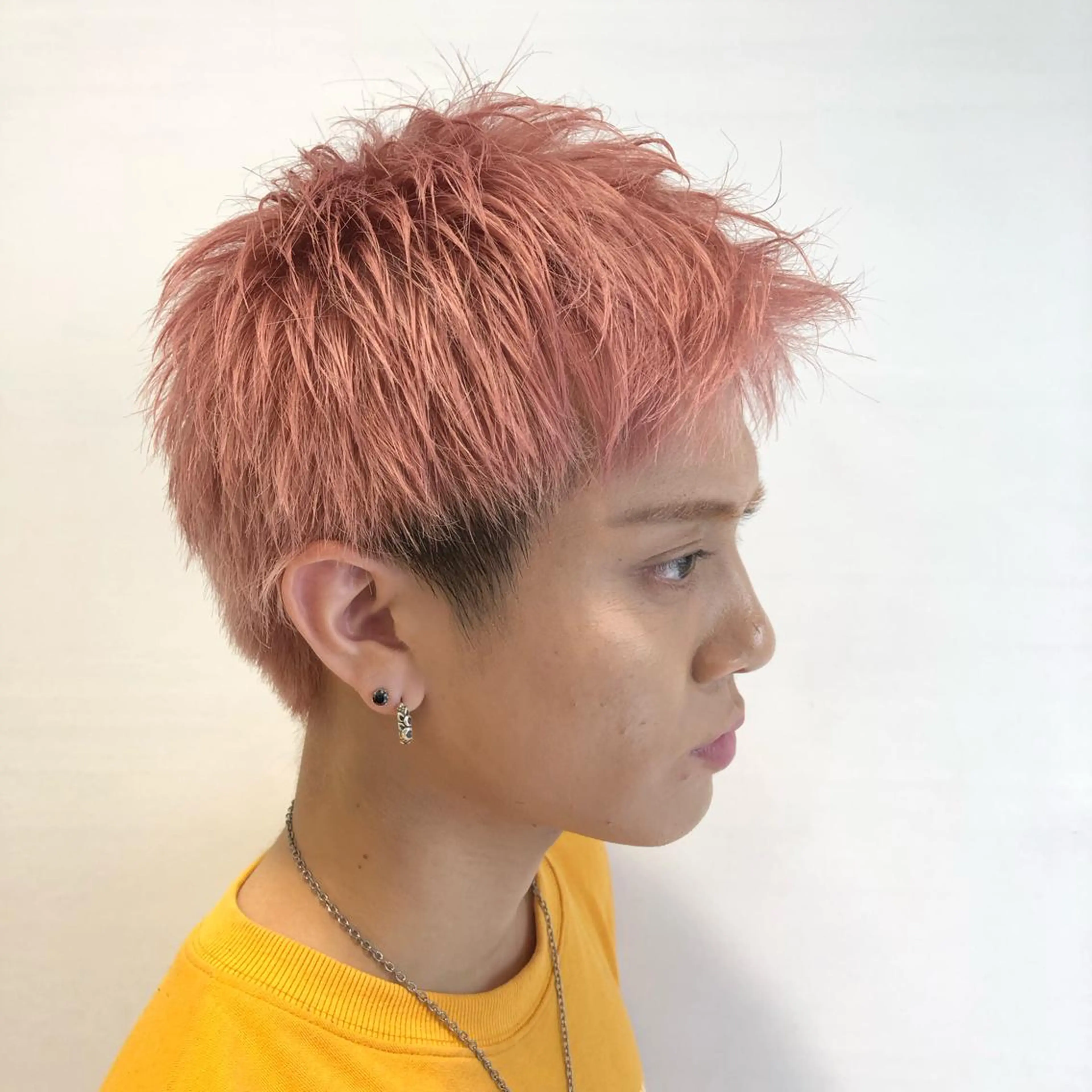 ショート カラー メンズ ピンクカラー ベージュグレージュ 💕しゅーじ💕のヘアスタイル