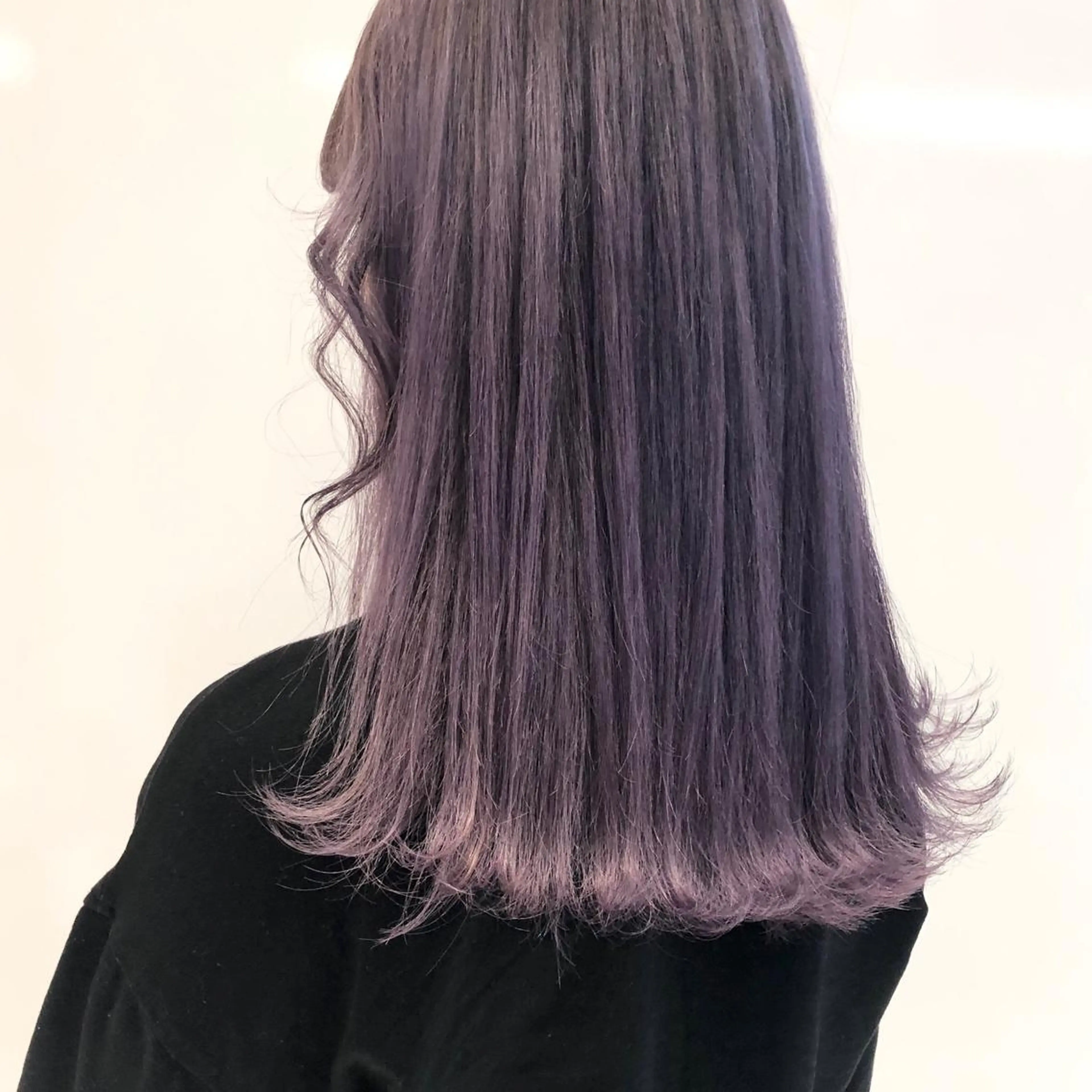 ロング カラー ブリーチ パープルカラー ヘアカラー 相川 愛実のヘアスタイル