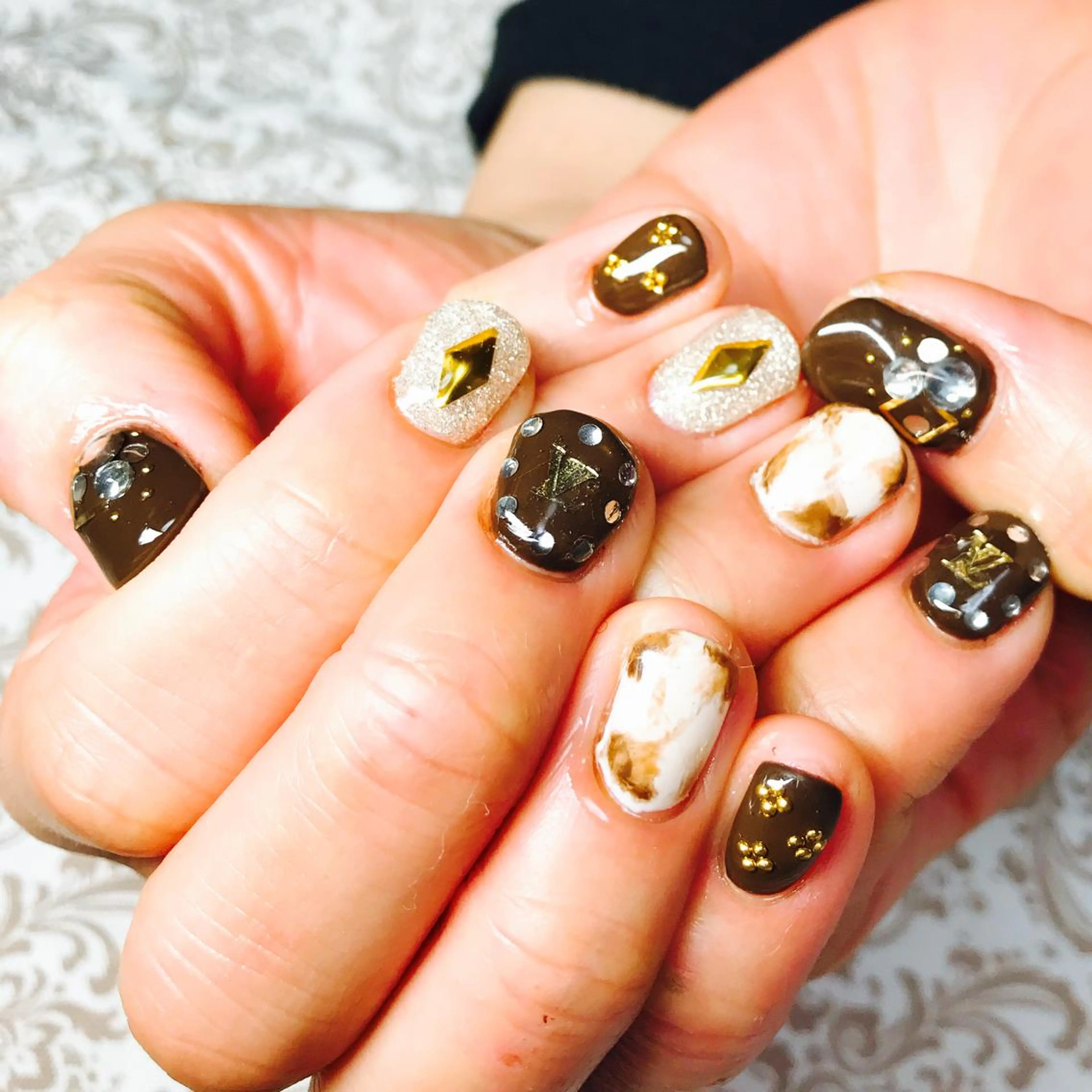 ネイル べっ甲ネイル ブラウン ホワイト COCO +のエステ・リラクイメージ