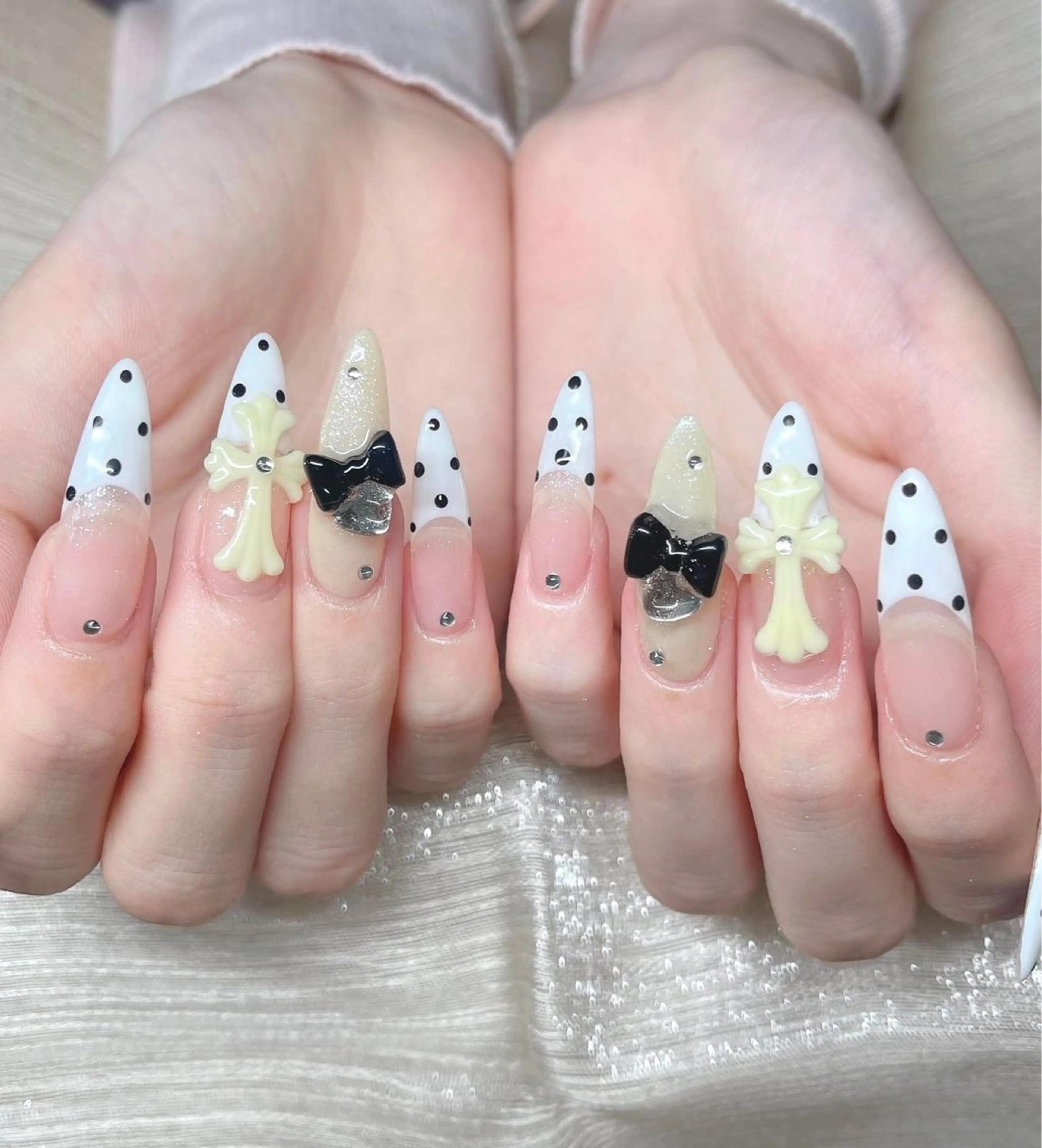 ネイル 長さ出し グラデーション 卒業式 キラキラネイル マグネットネイル Lee Nailsのネイルデザイン
