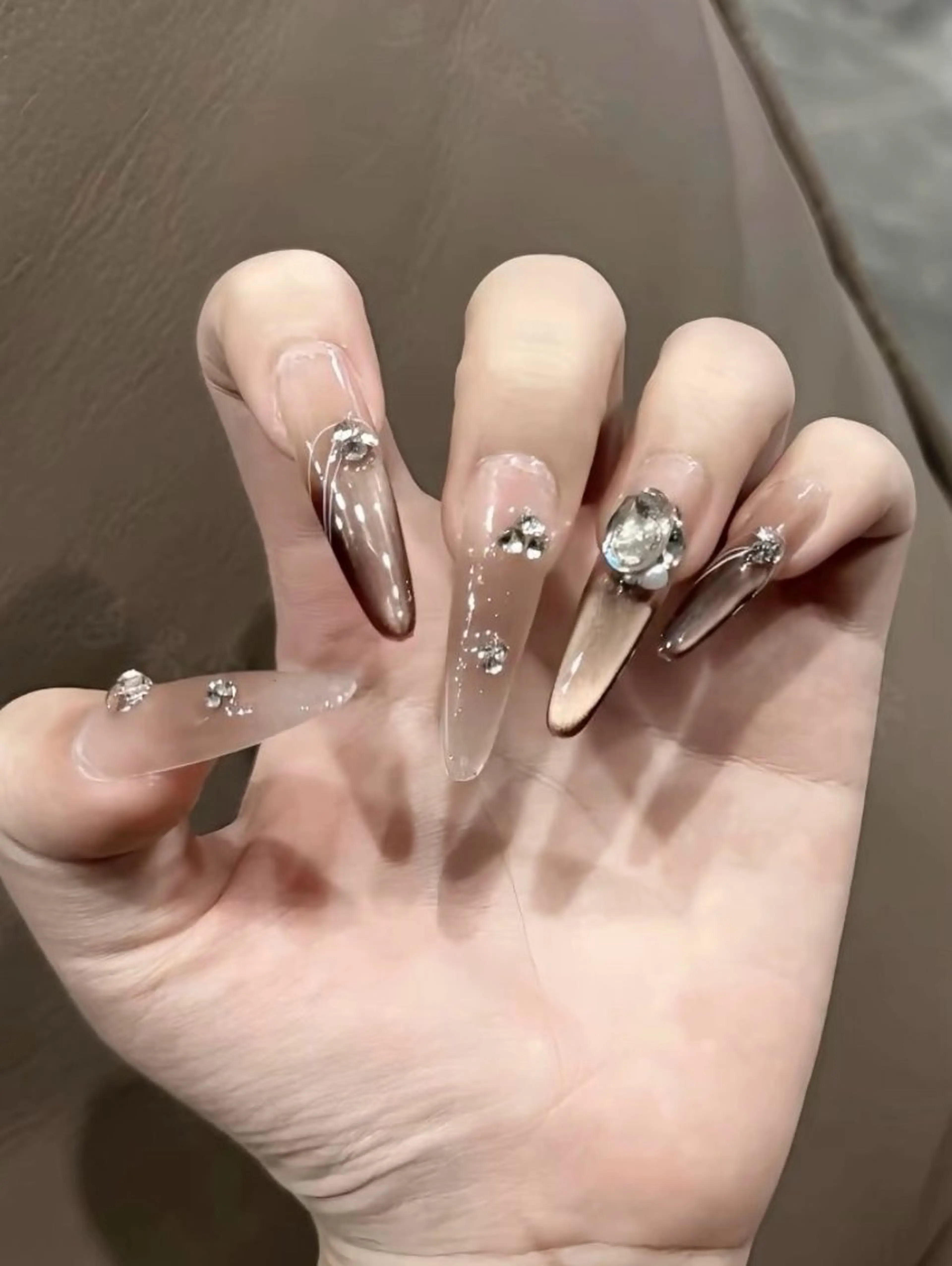 ネイル 成人式 フレンチネイル ジェルネイル 韓国ネイル マグネットネイル ハンドネイル ハンドケア Sun Nail 池袋のエステ・リラクイメージ