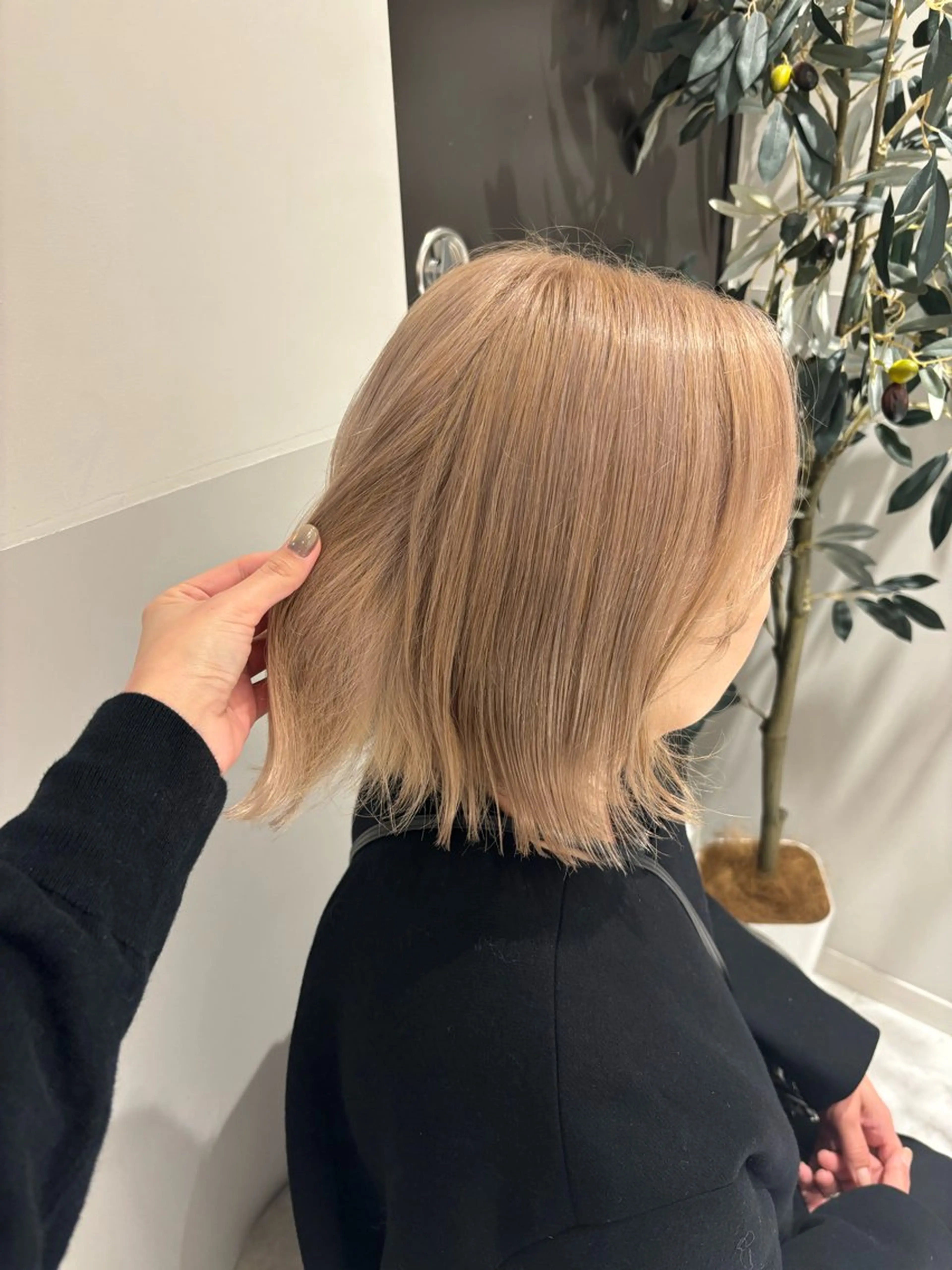 ショート カラー ブリーチ カット ヘアカラー トリートメント aoi ♡グレージュ ・ベージュカラーのヘアスタイル