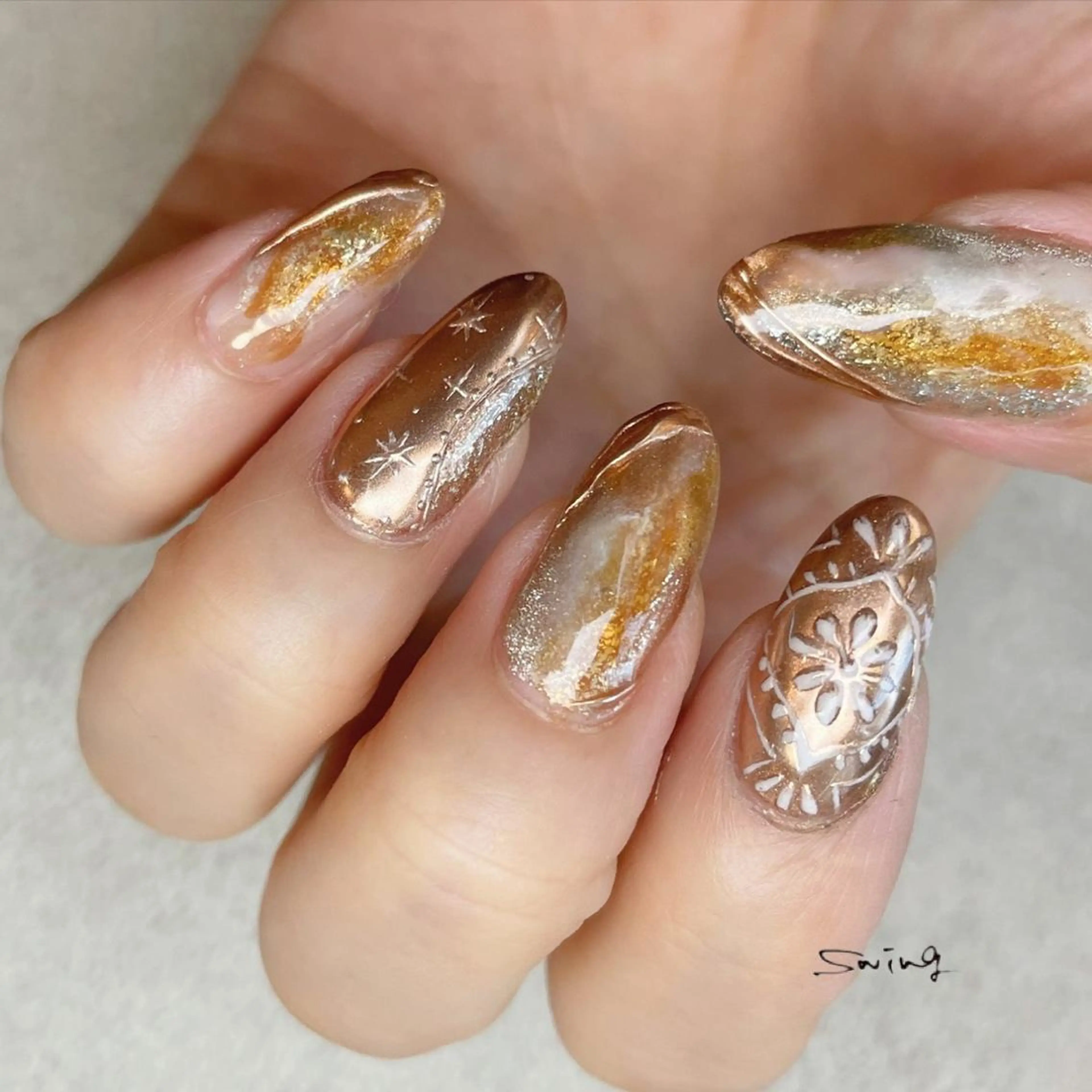 ネイル アートネイル ゴールド ミラーネイル SWING Nail Salon所属・Yoshida Takakoのネイルデザイン