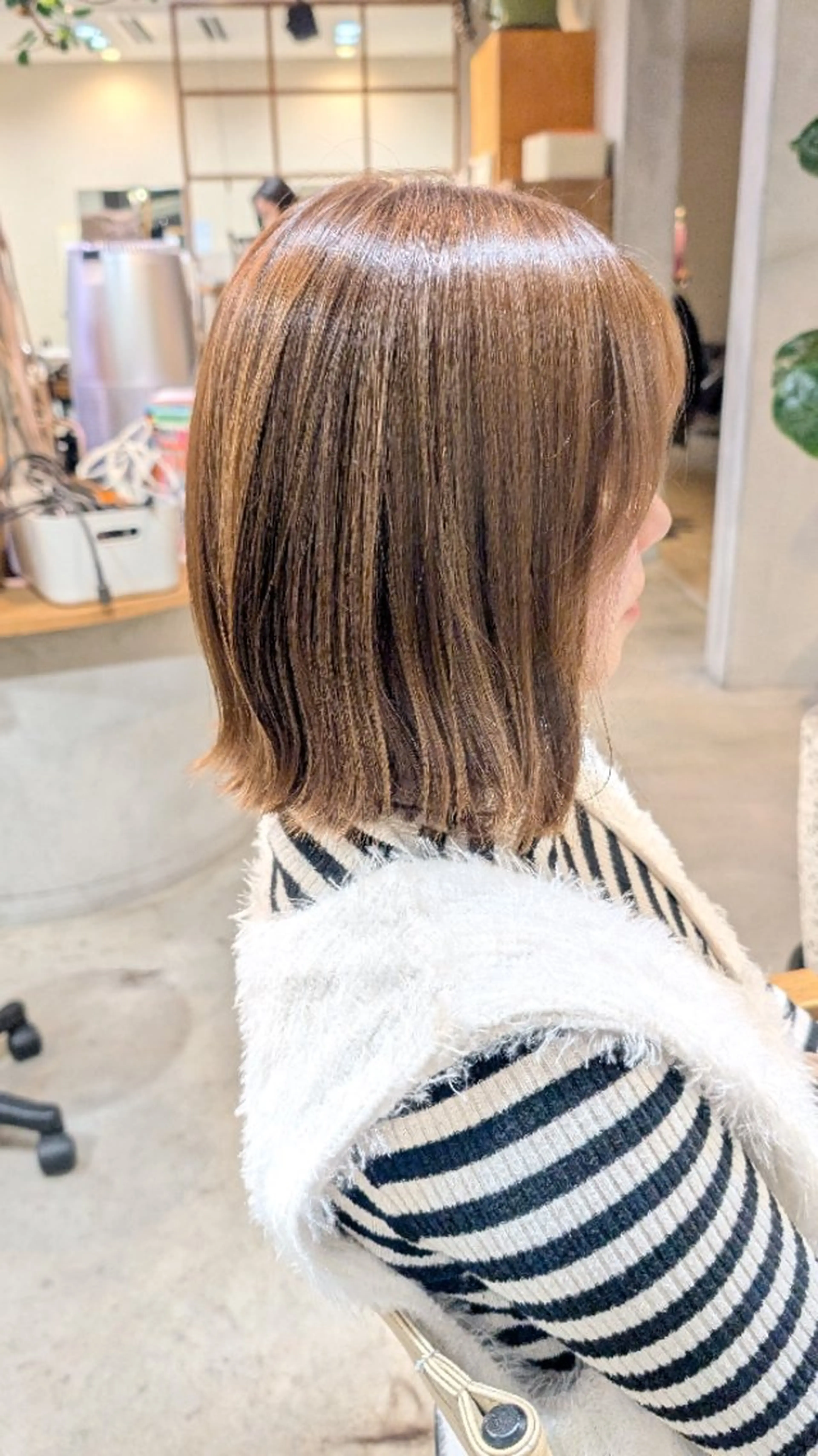 ミディアム 切りっぱなしボブ ボブ サイドバング 【女性限定】 しおりのヘアスタイル