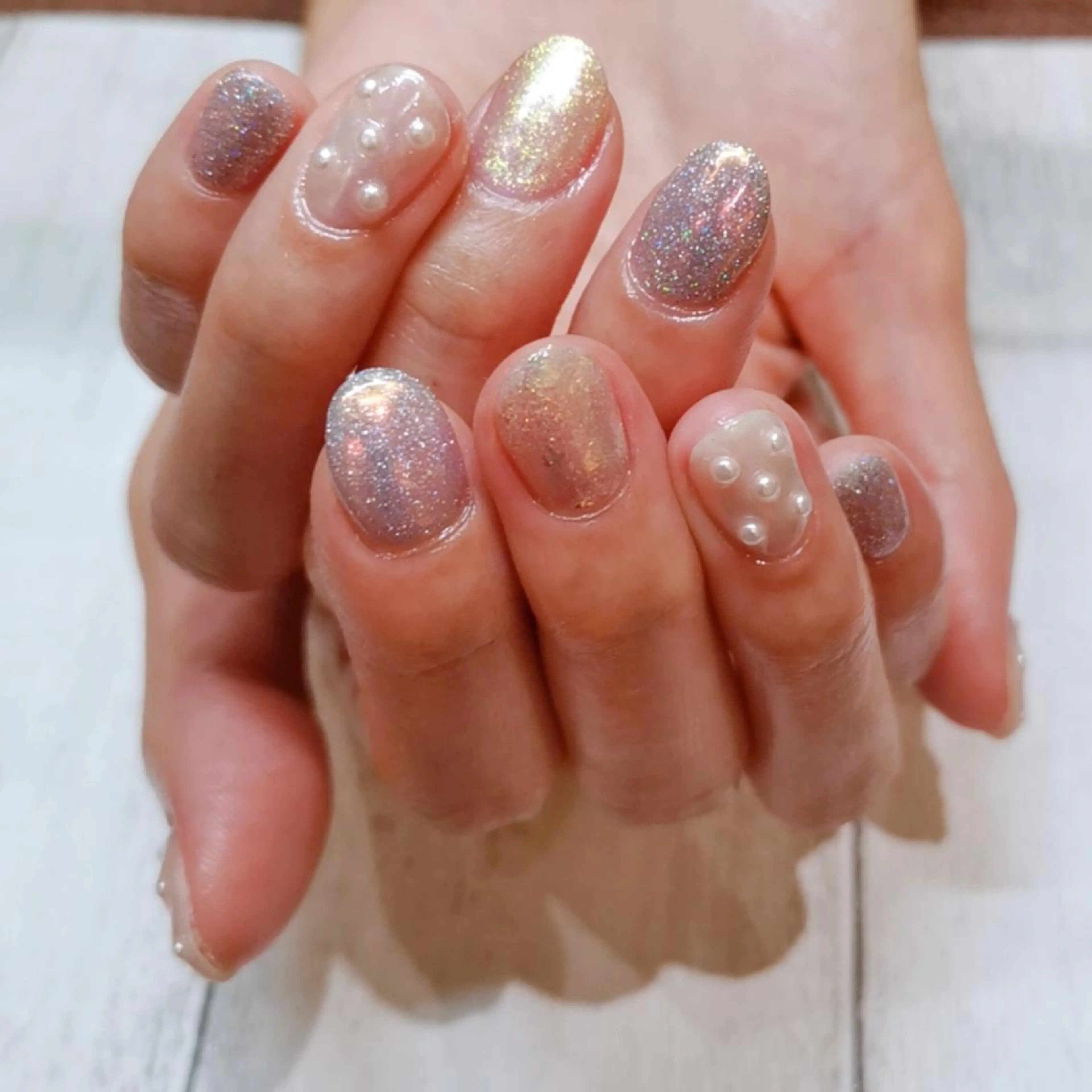 ネイル オーロラネイル ドット ハンドネイル ハンドケア nails by Mikaのネイルデザイン